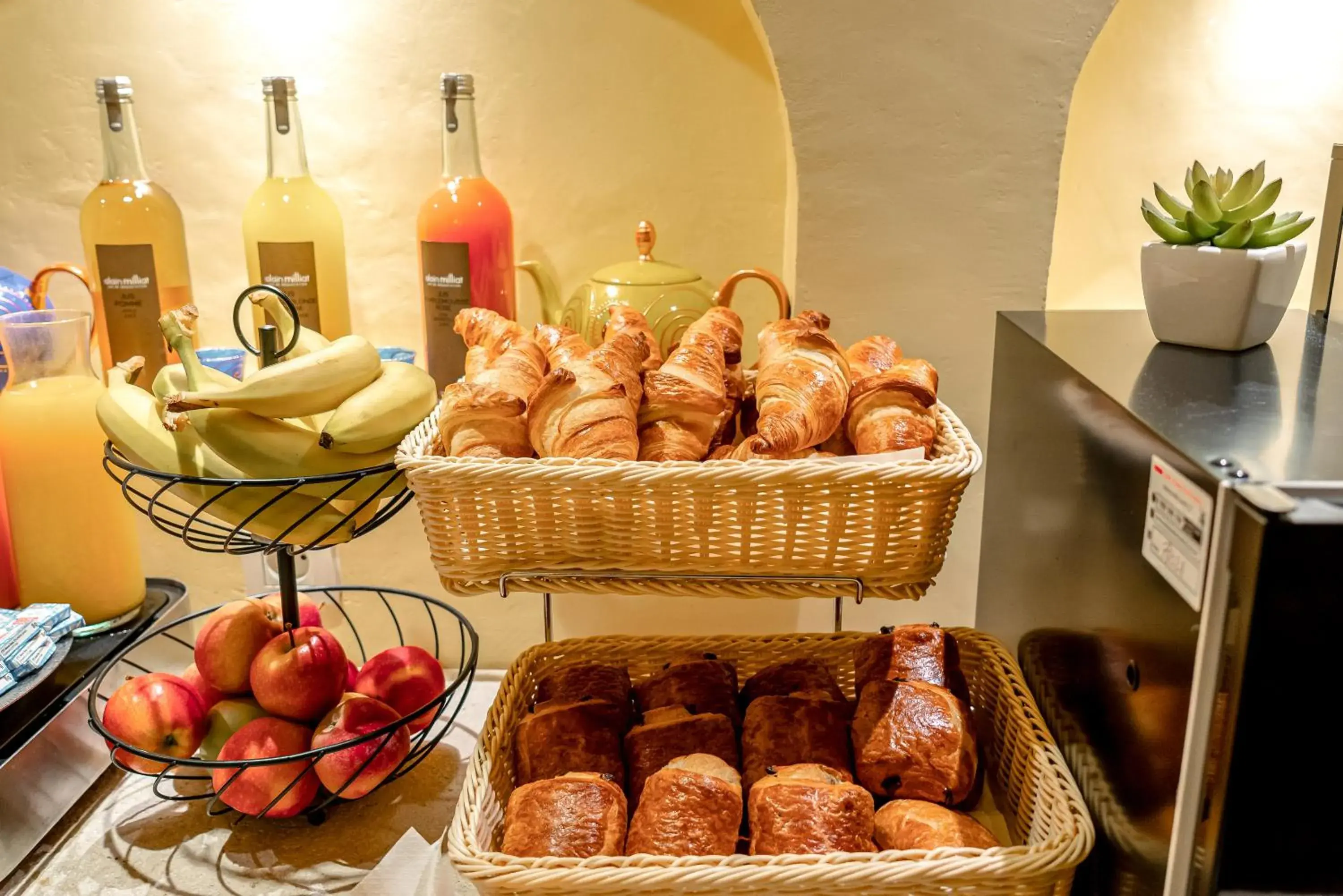 Breakfast in Villa Royale Montsouris Breakfast in Villa Royale Montsouris