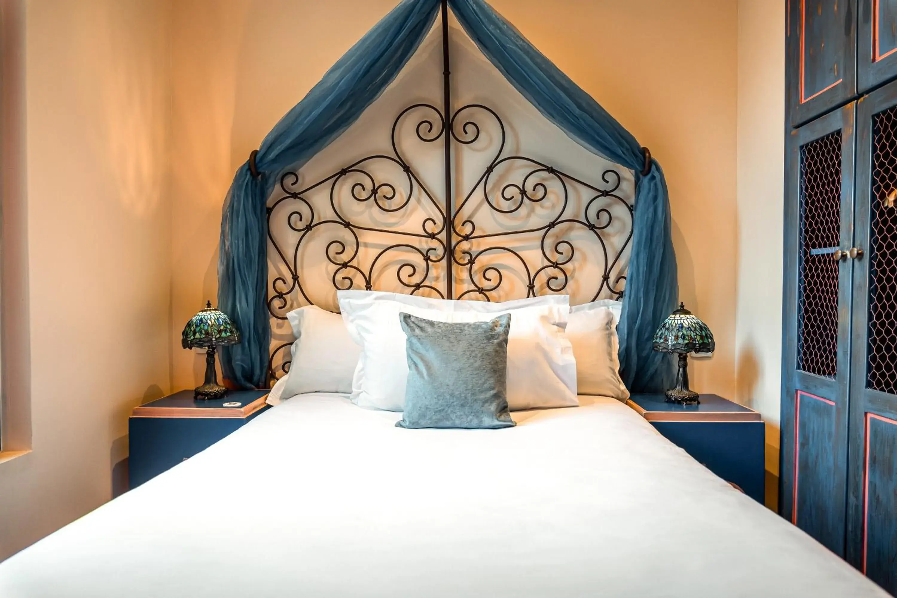 Bed in Villa Royale Montsouris Bed in Villa Royale Montsouris