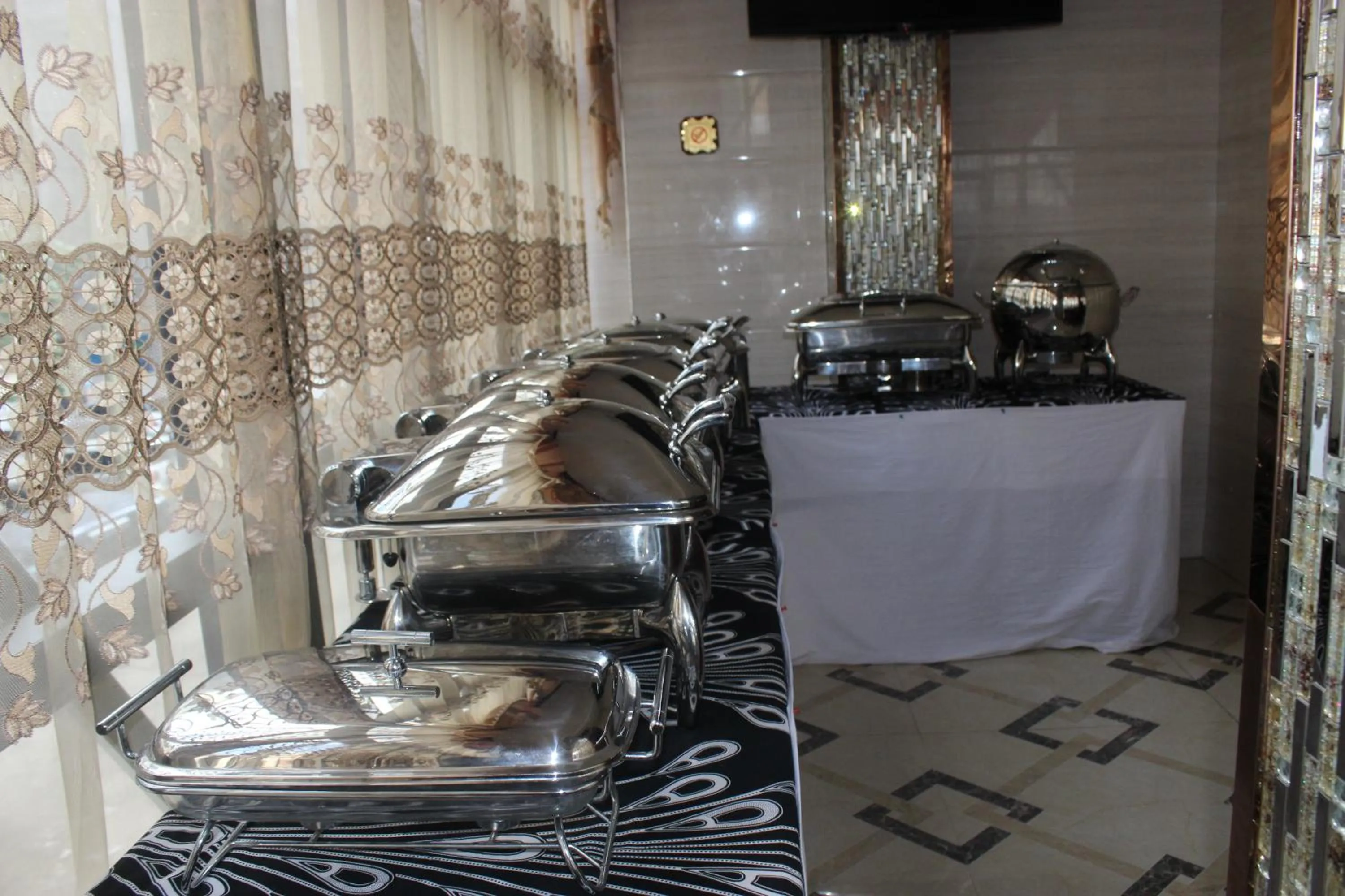 Restaurant/places to eat in Zimbo Golden Hotel