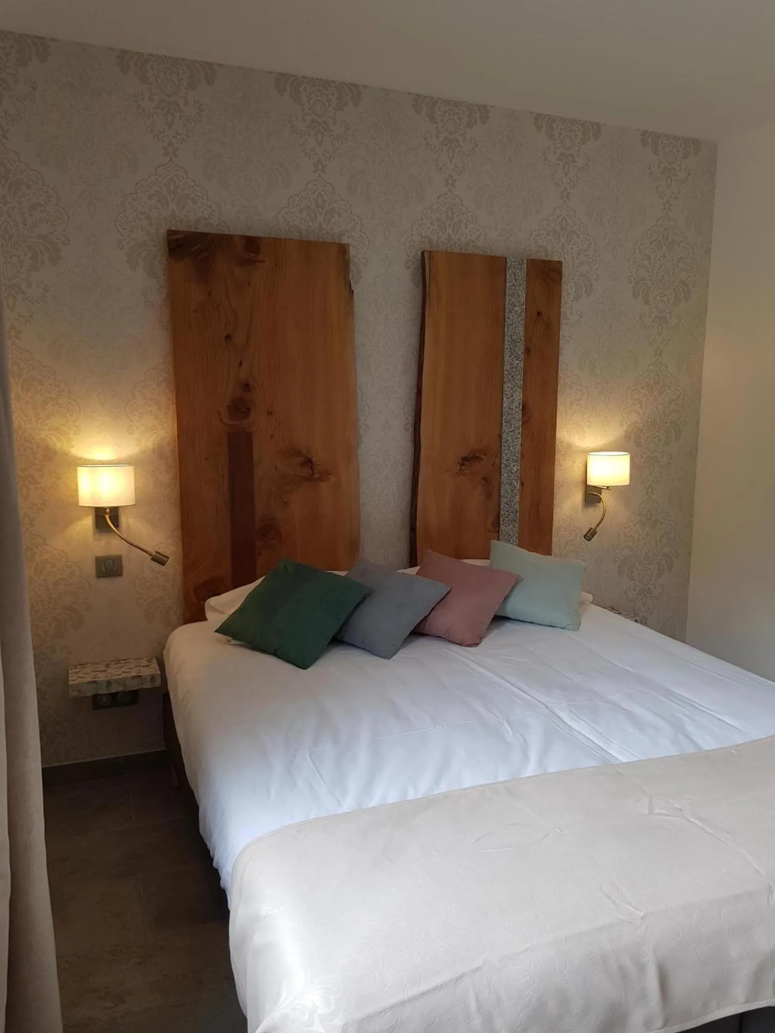 Bedroom, Bed in Hôtel de la Restonica
