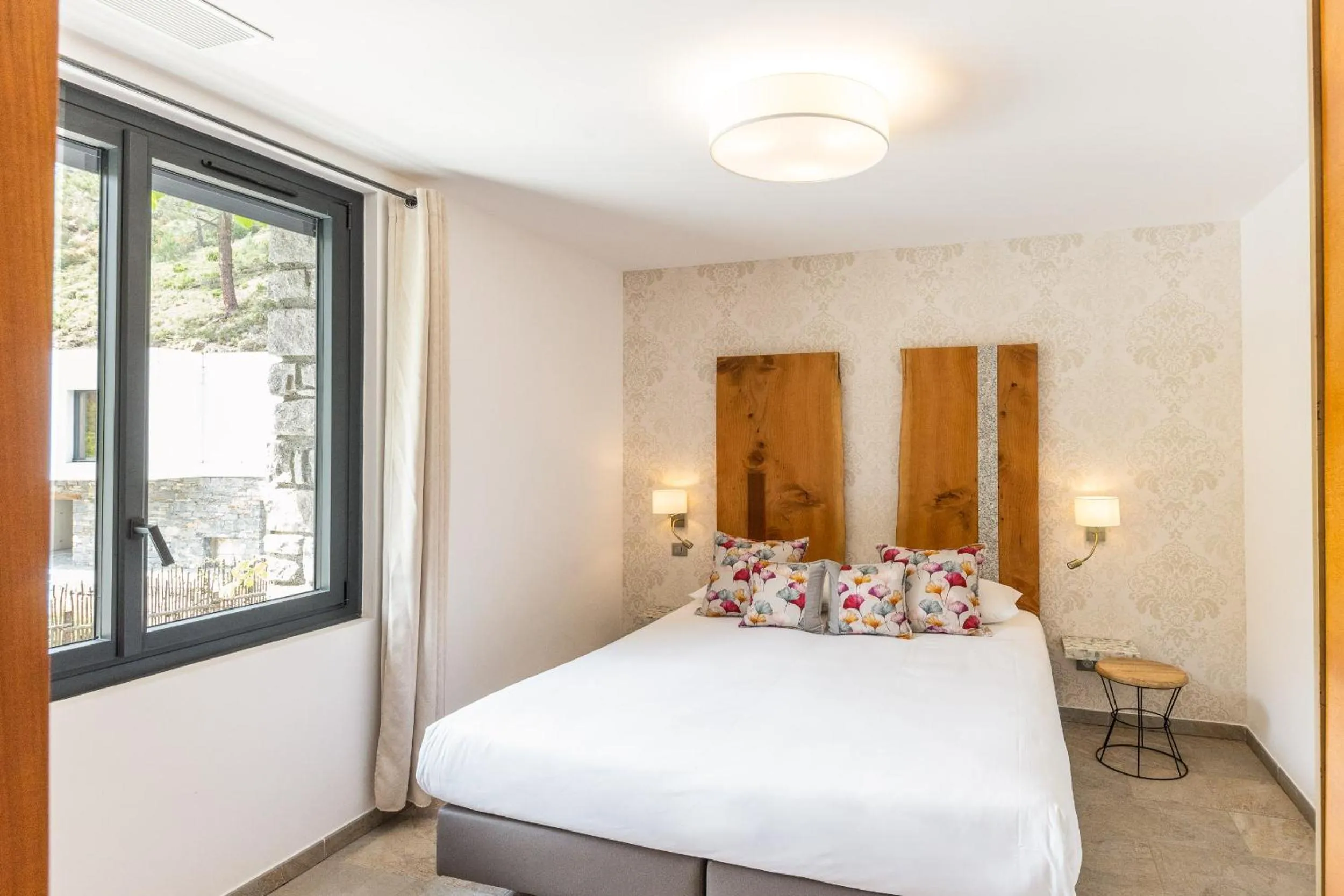 Bedroom, Bed in Hôtel de la Restonica