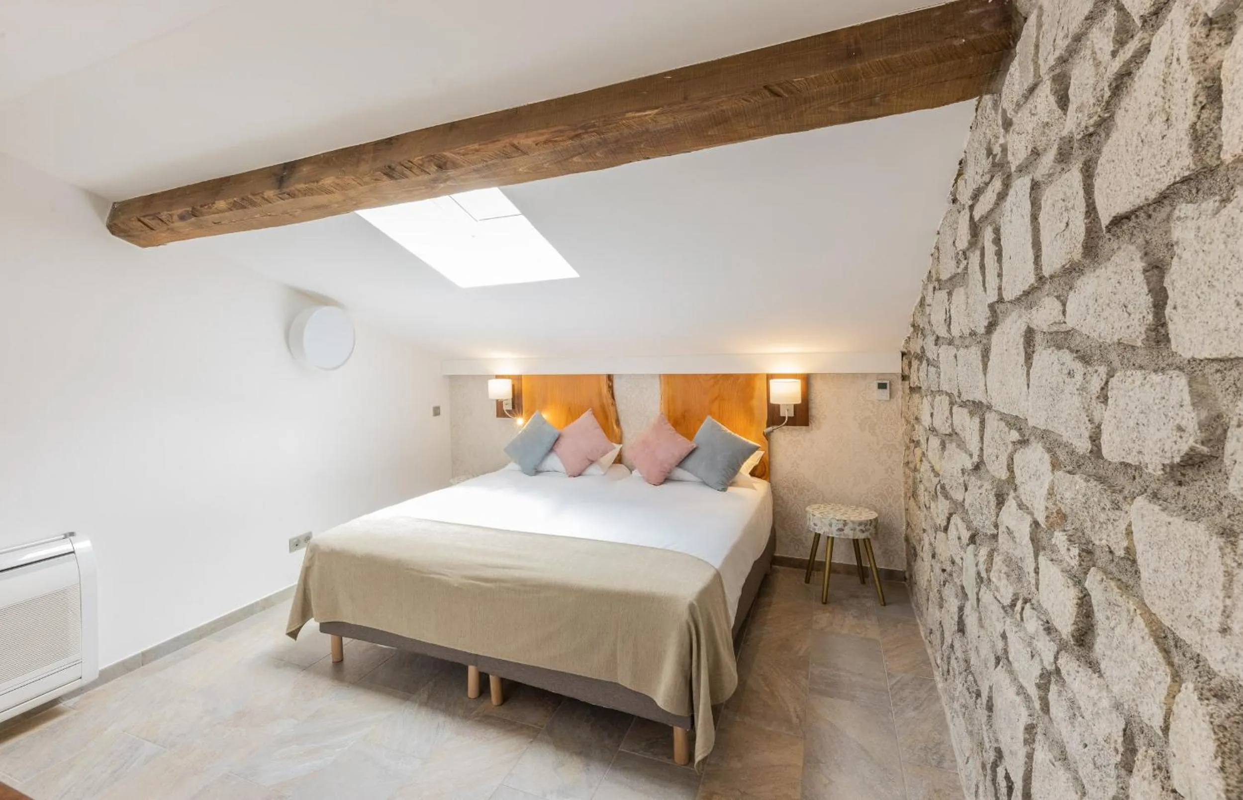Bedroom, Bed in Hôtel de la Restonica