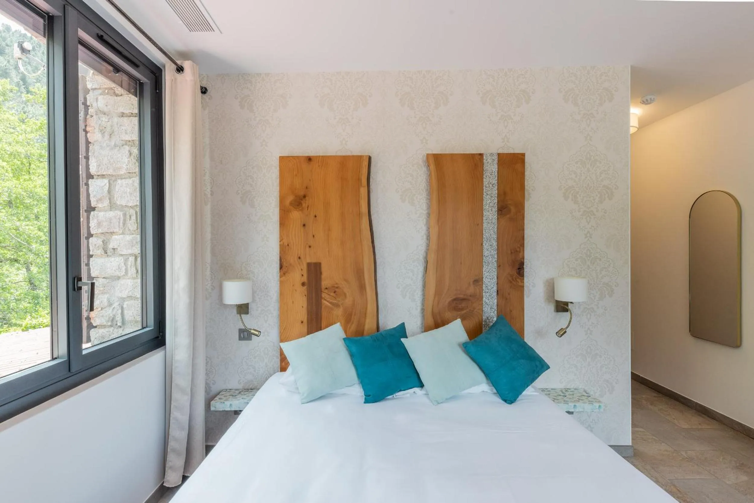 Bedroom, Bed in Hôtel de la Restonica