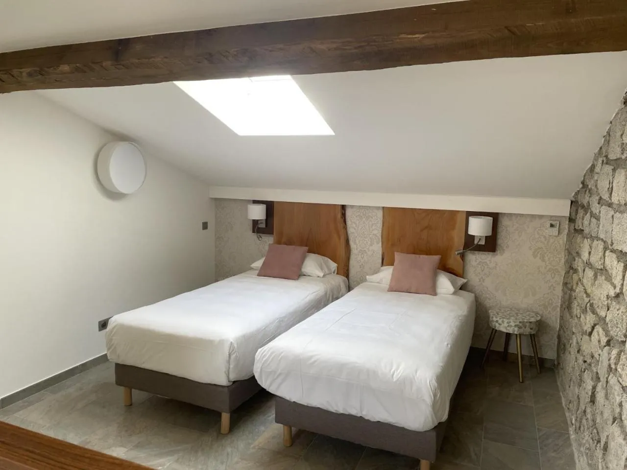 Bedroom, Bed in Hôtel de la Restonica