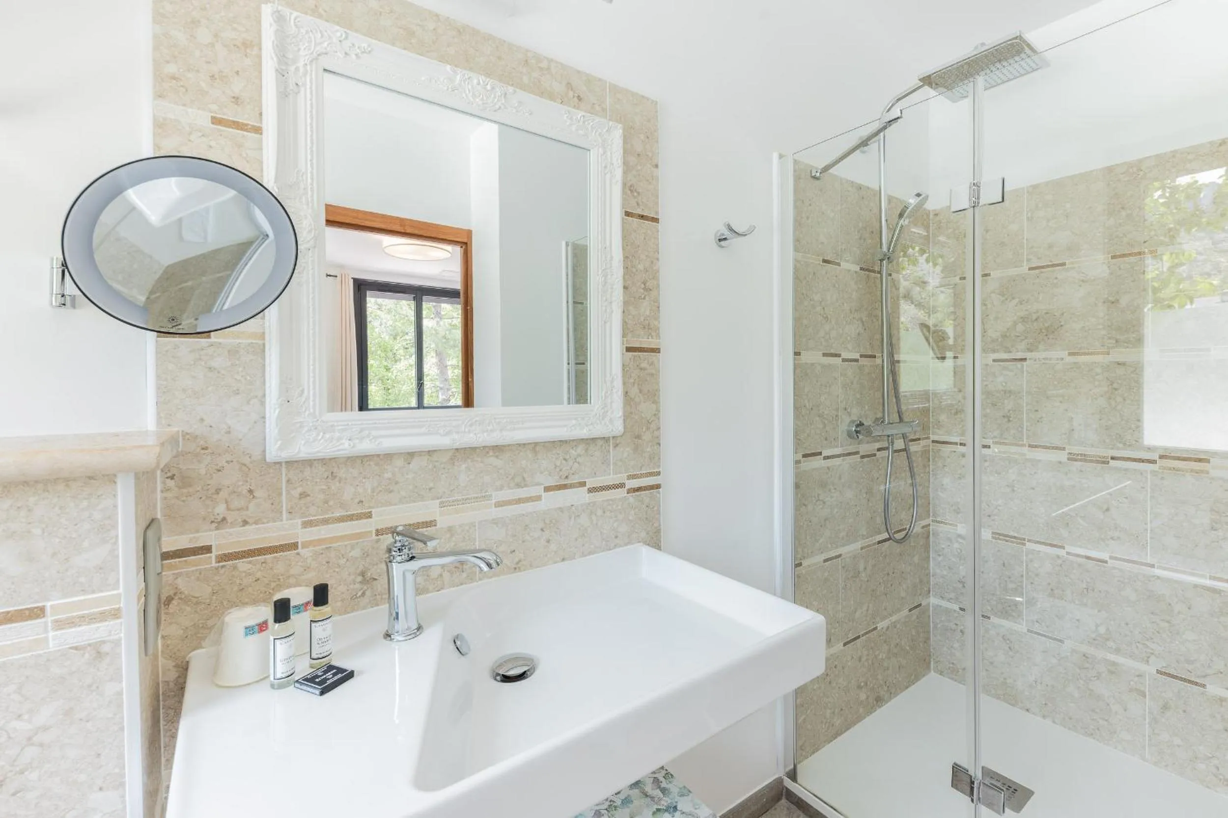 Bathroom in Hôtel de la Restonica