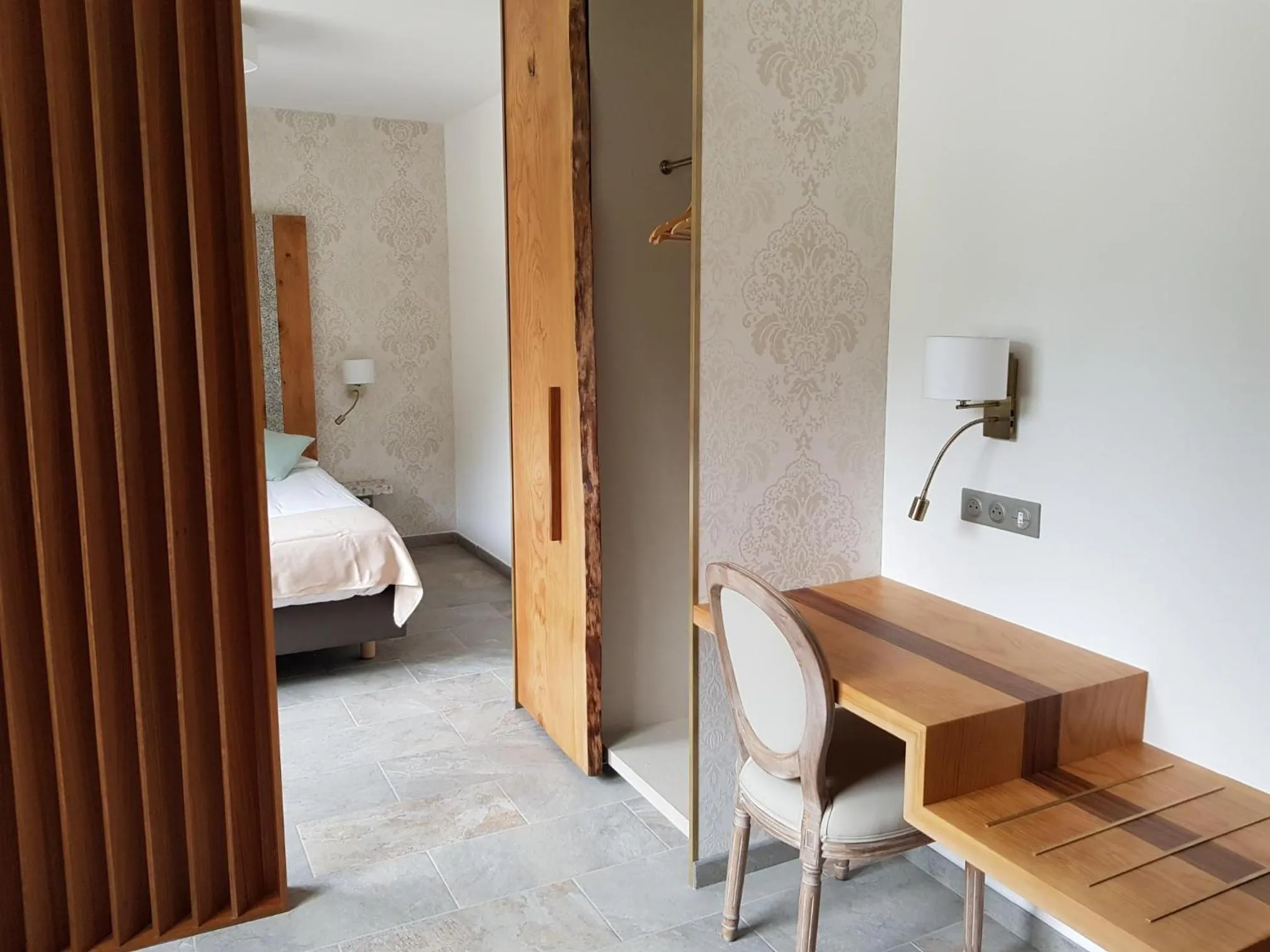 Bedroom, Bed in Hôtel de la Restonica