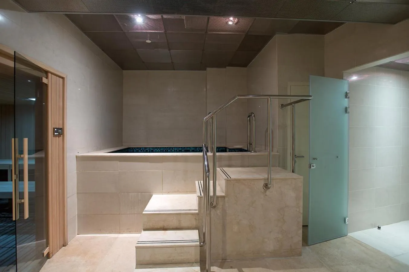 Hot Tub in Millennium Plaza Doha