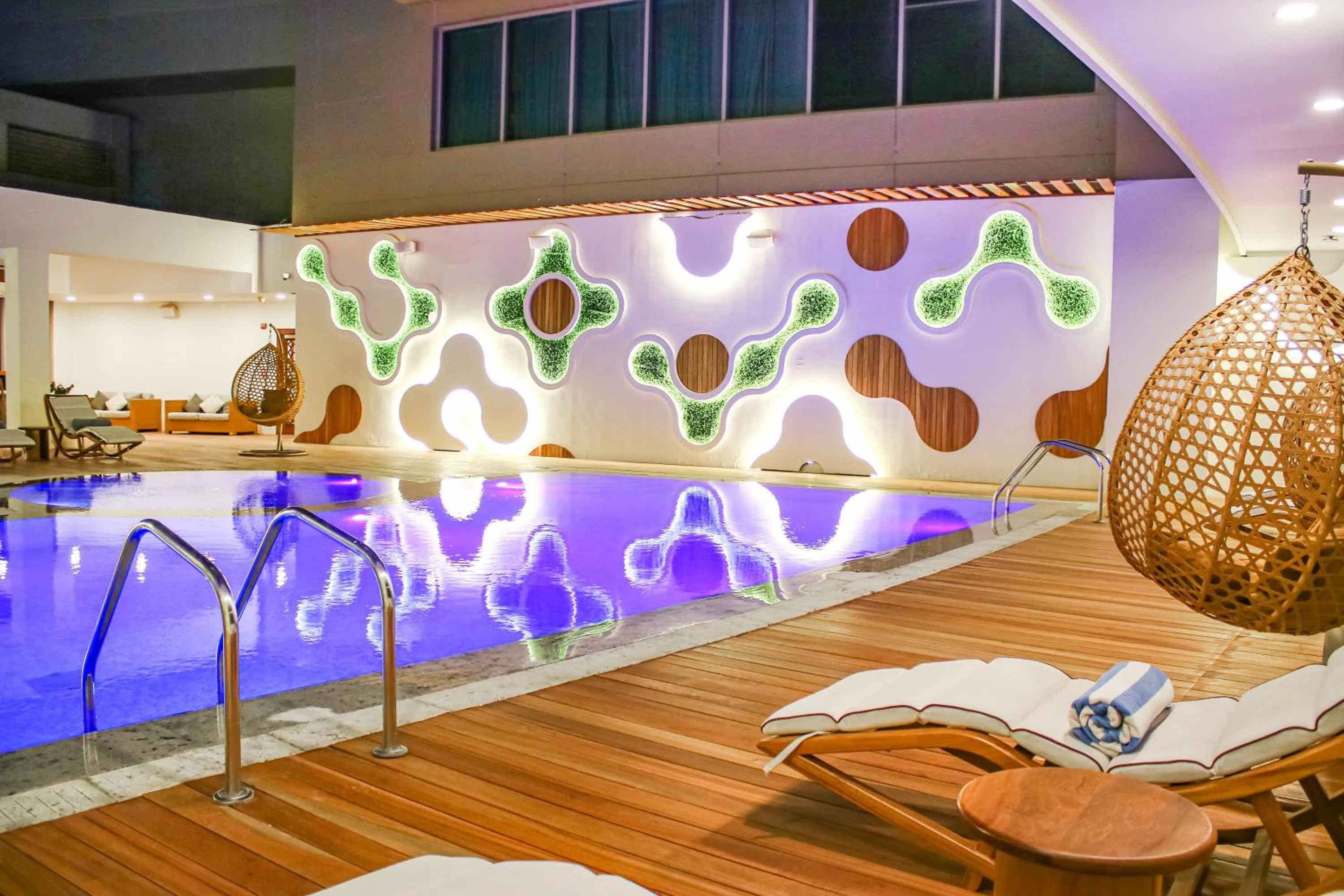 Swimming pool in Millennium Plaza Doha