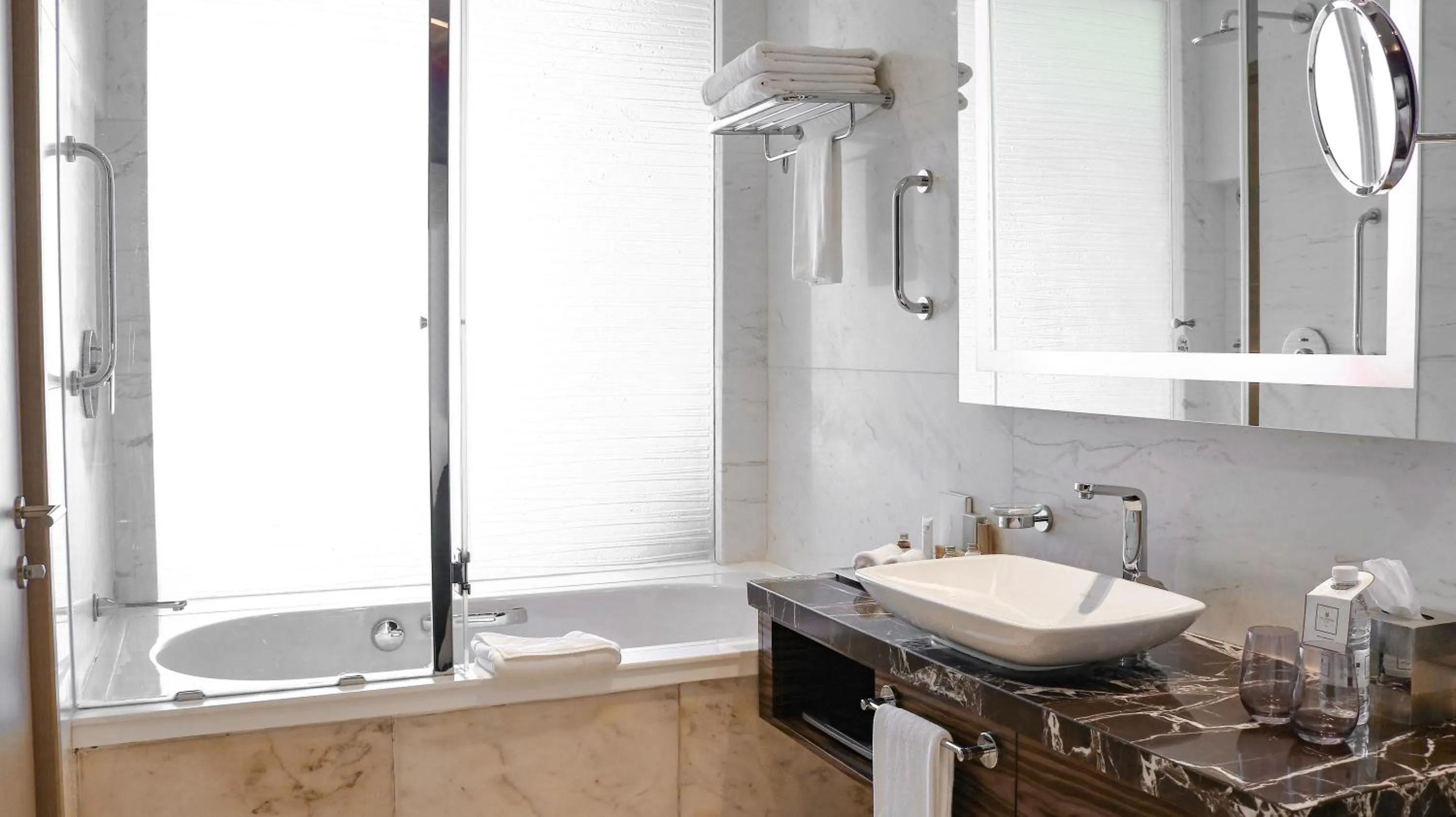 Bathroom in Millennium Plaza Doha