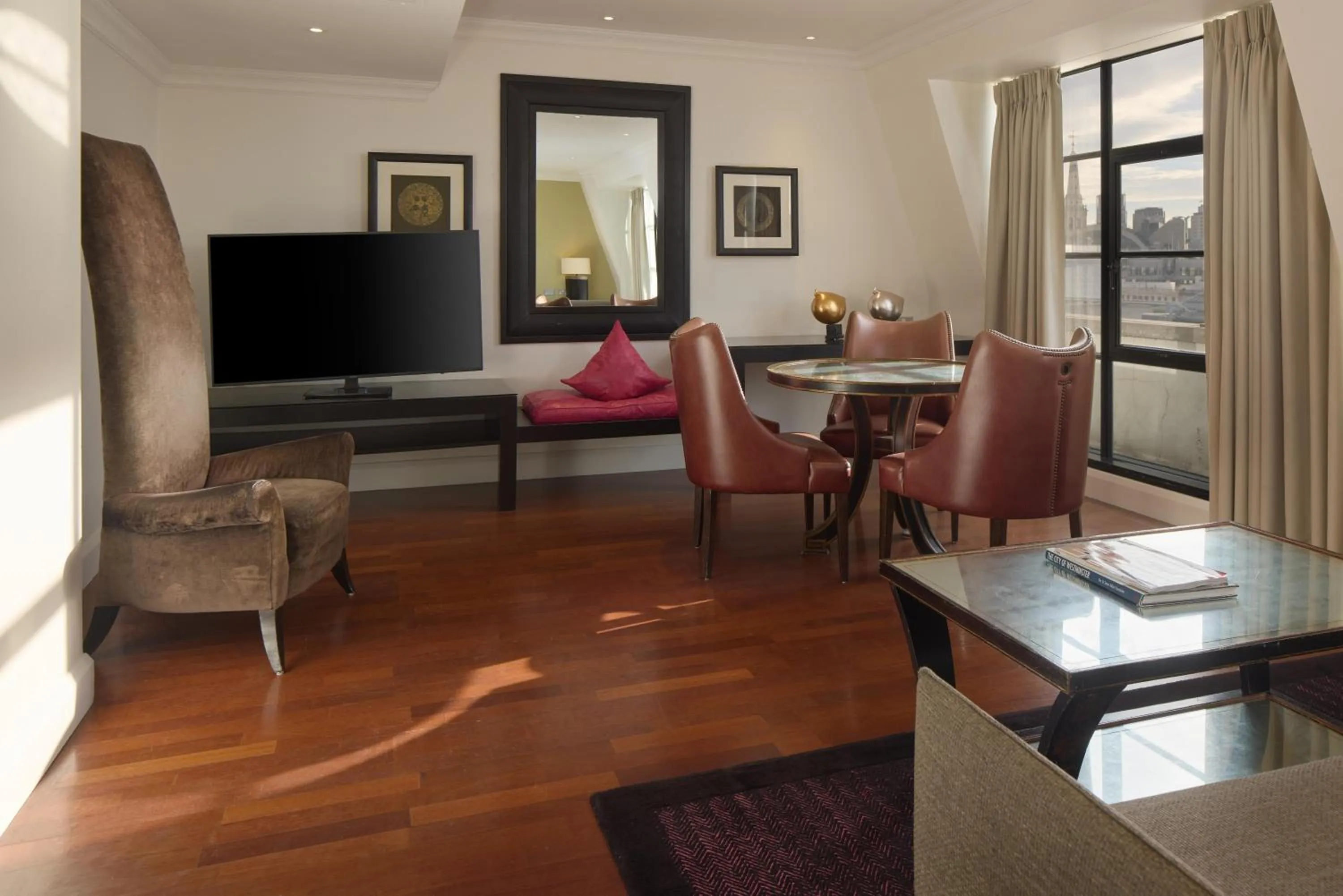 Photo of the whole room in Radisson Blu Hotel, London Leicester Square