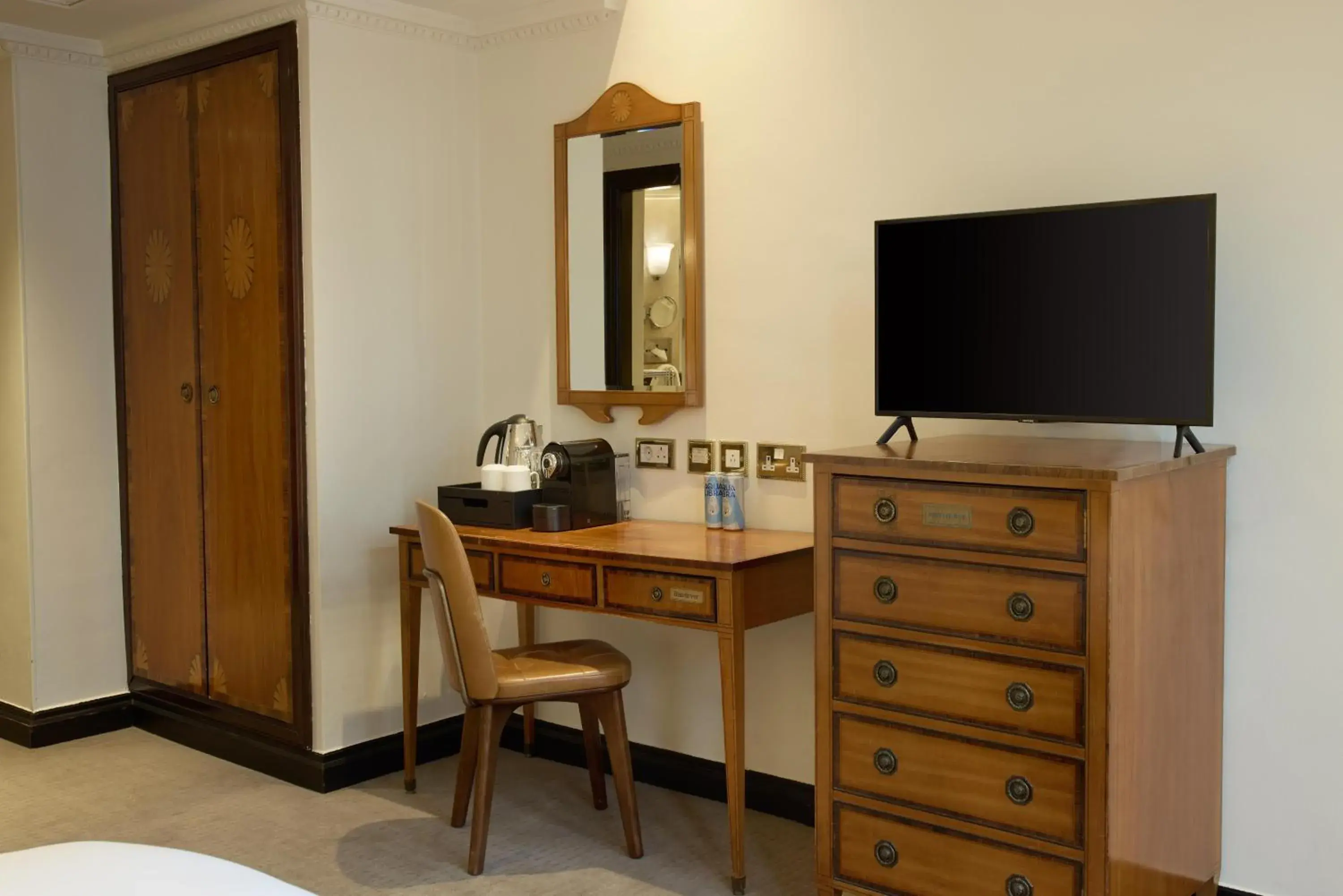 Bedroom, Bed in Radisson Blu Hotel, London Leicester Square Bedroom, Bed in Radisson Blu Hotel, London Leicester Square