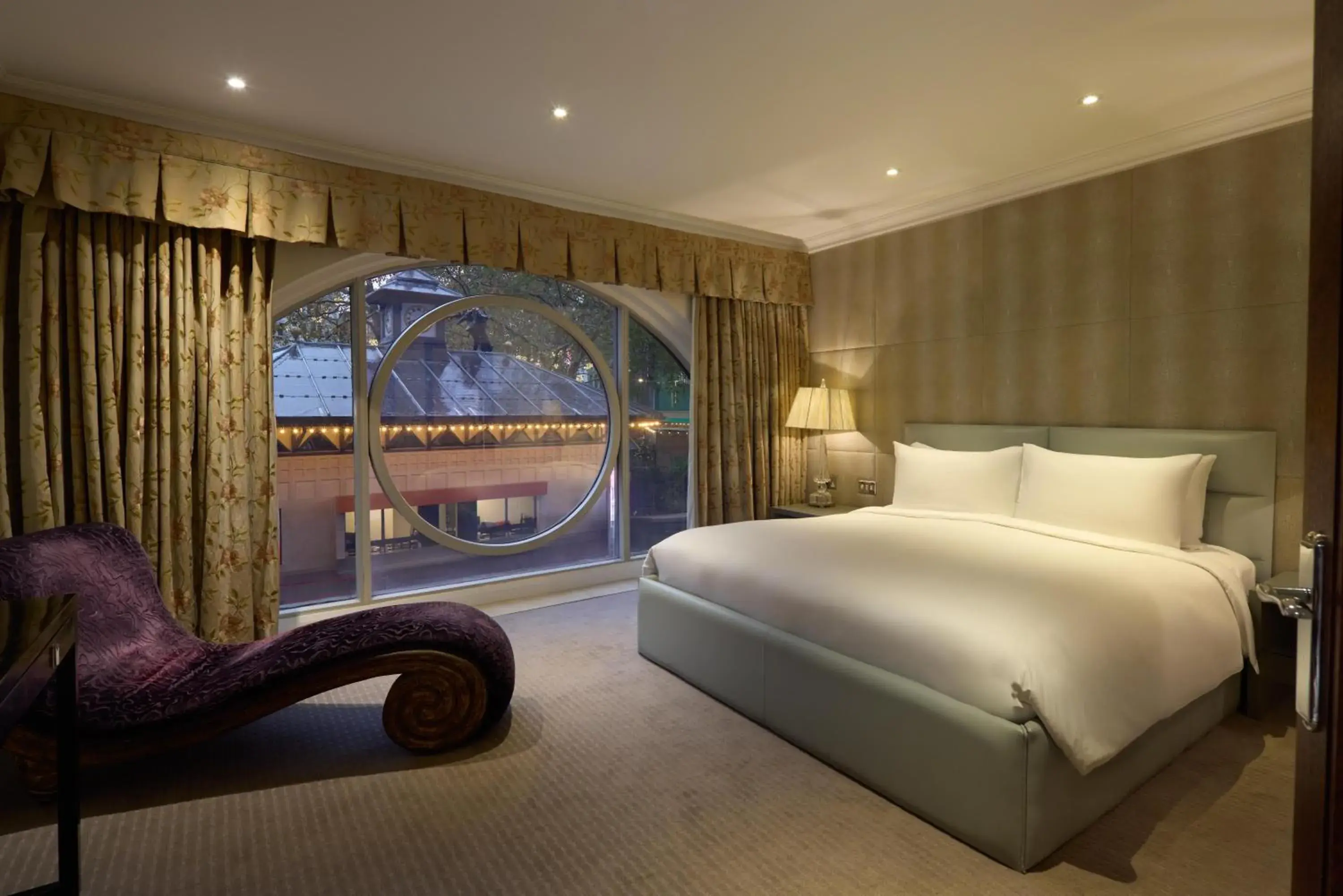 Photo of the whole room, Bed in Radisson Blu Hotel, London Leicester Square Photo of the whole room, Bed in Radisson Blu Hotel, London Leicester Square