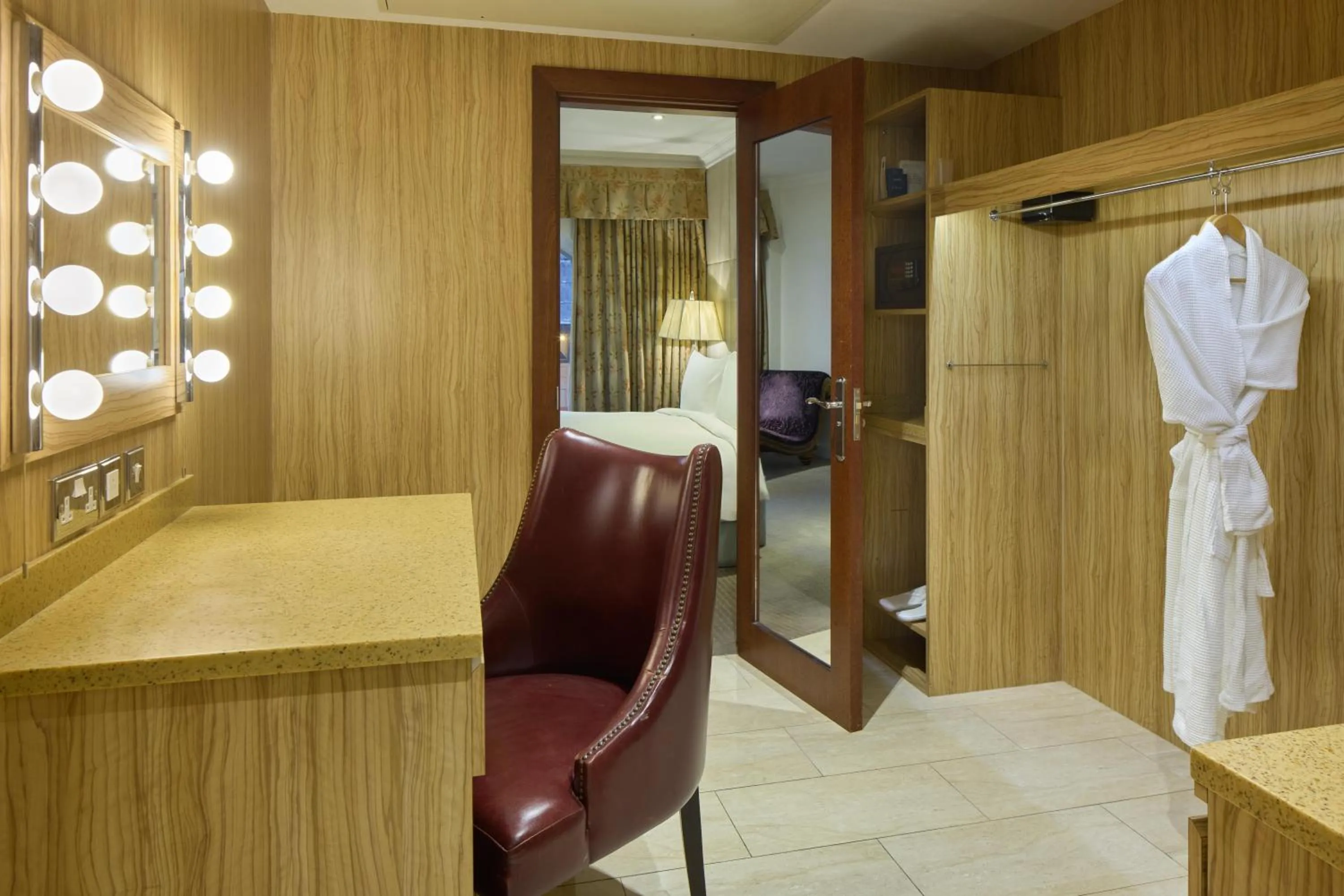 Photo of the whole room in Radisson Blu Hotel, London Leicester Square