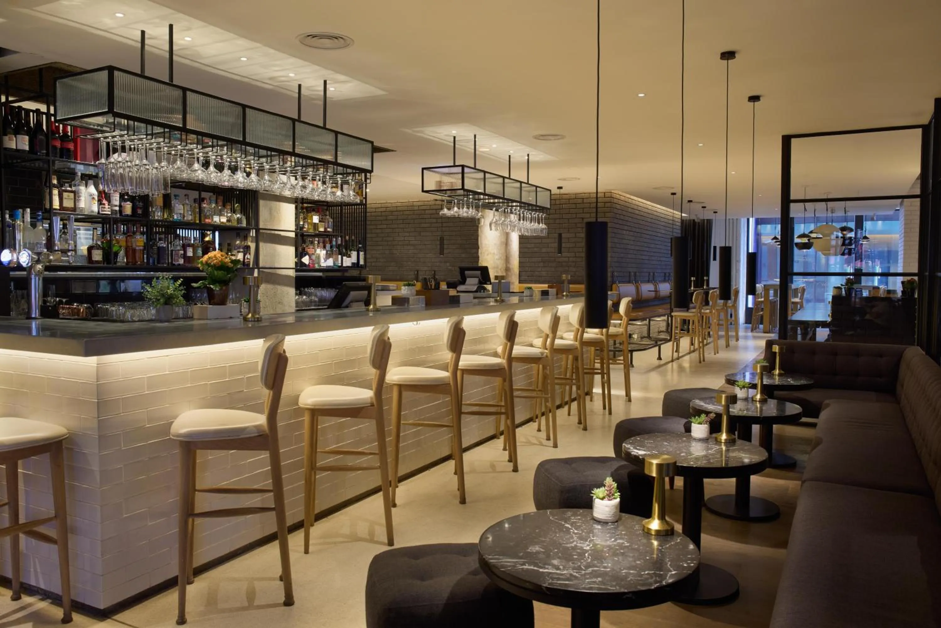 Lounge or bar in Radisson Blu Hotel, London Leicester Square