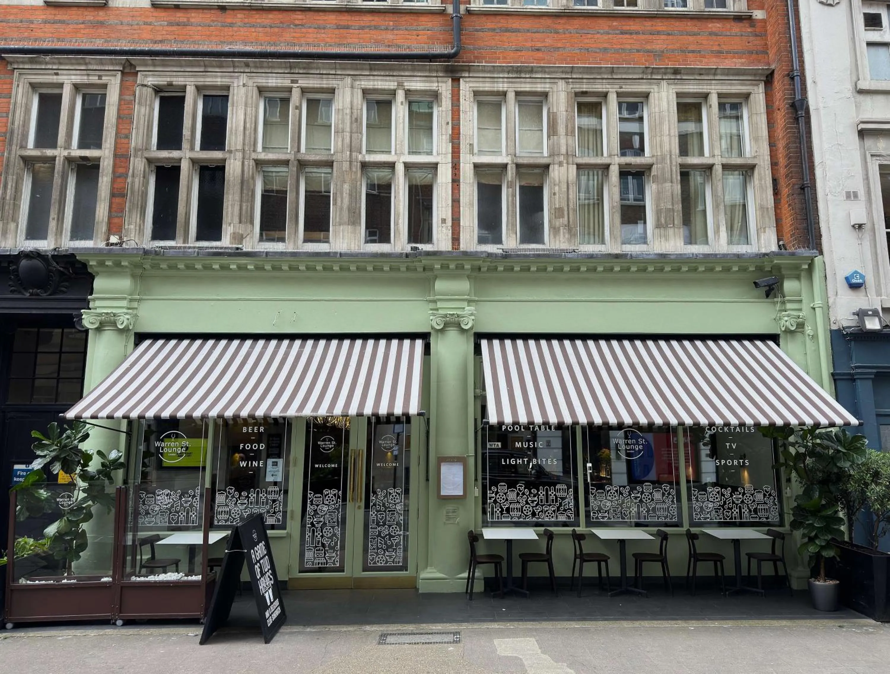 Lounge or bar in Radisson Blu Edwardian Grafton Hotel, London