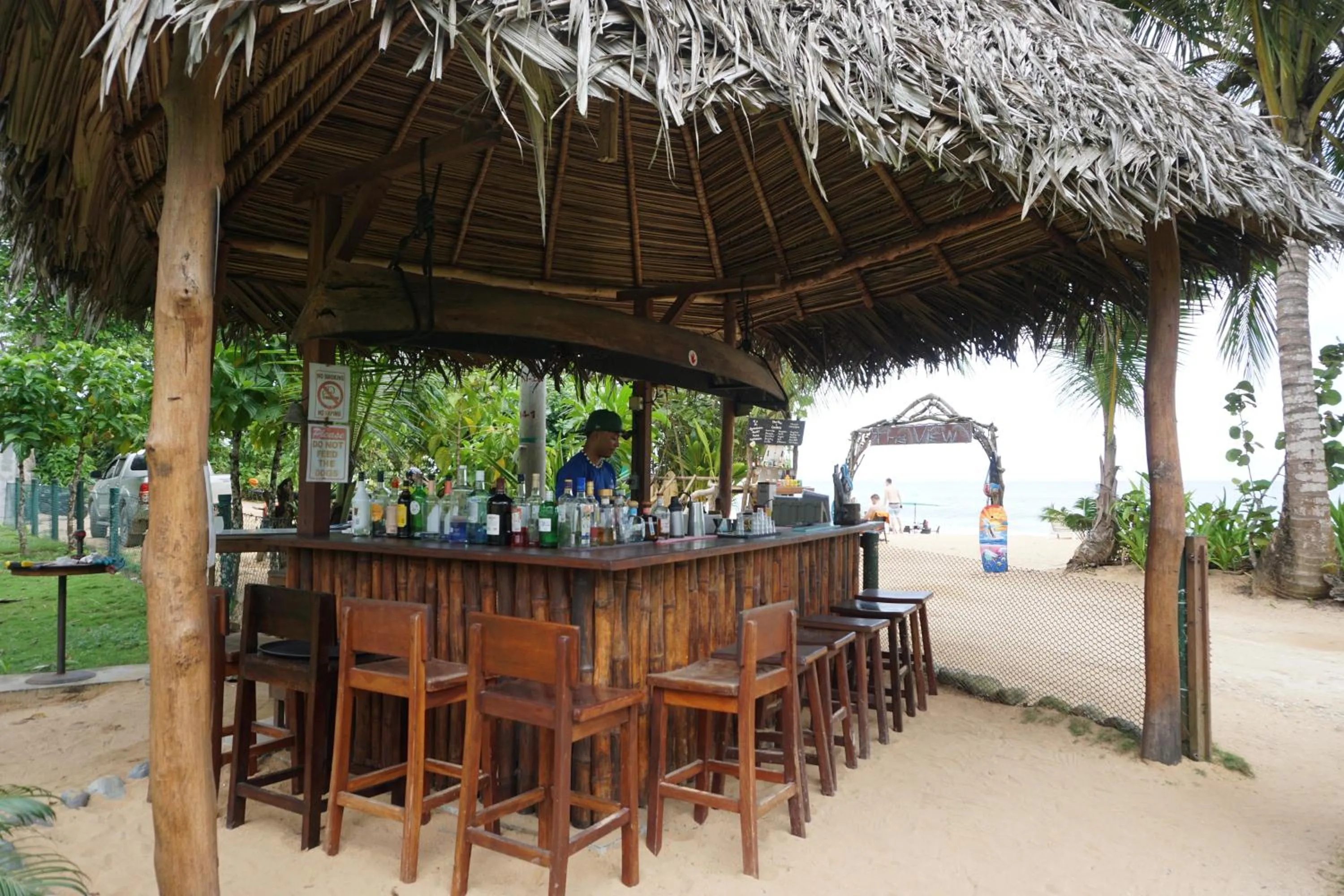 Lounge or bar in Oasis Bluff Beach