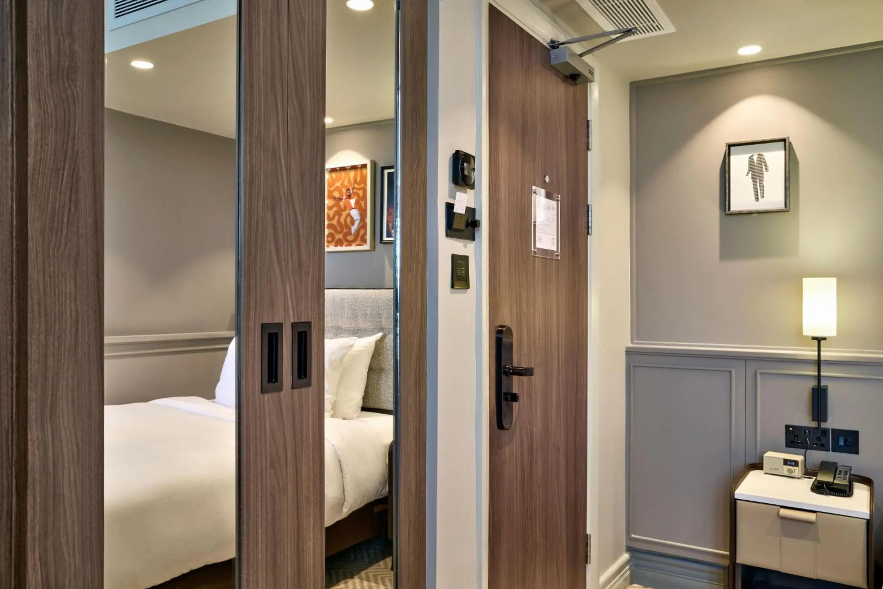 Bedroom, Bed in Radisson Blu Hotel, London Bond Street Bedroom, Bed in Radisson Blu Hotel, London Bond Street