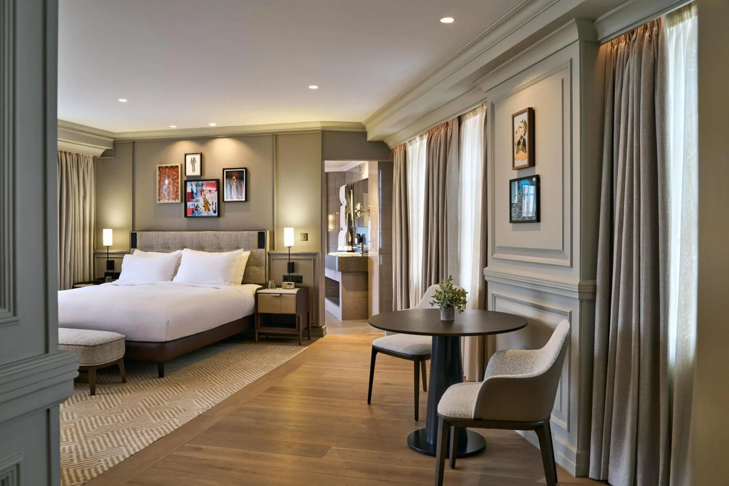 Photo of the whole room, Bed in Radisson Blu Hotel, London Bond Street Photo of the whole room, Bed in Radisson Blu Hotel, London Bond Street