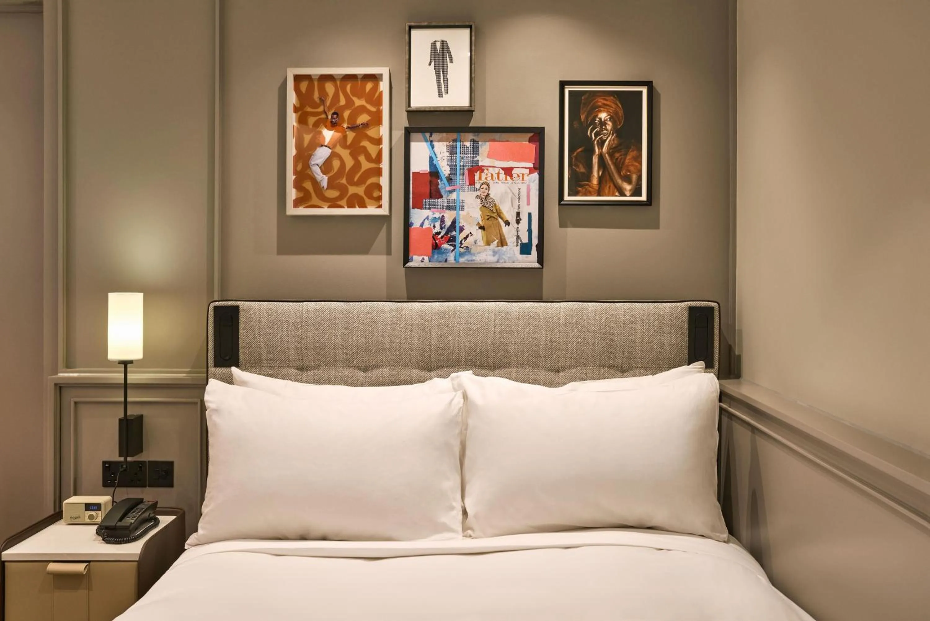 Bedroom, Bed in Radisson Blu Hotel, London Bond Street