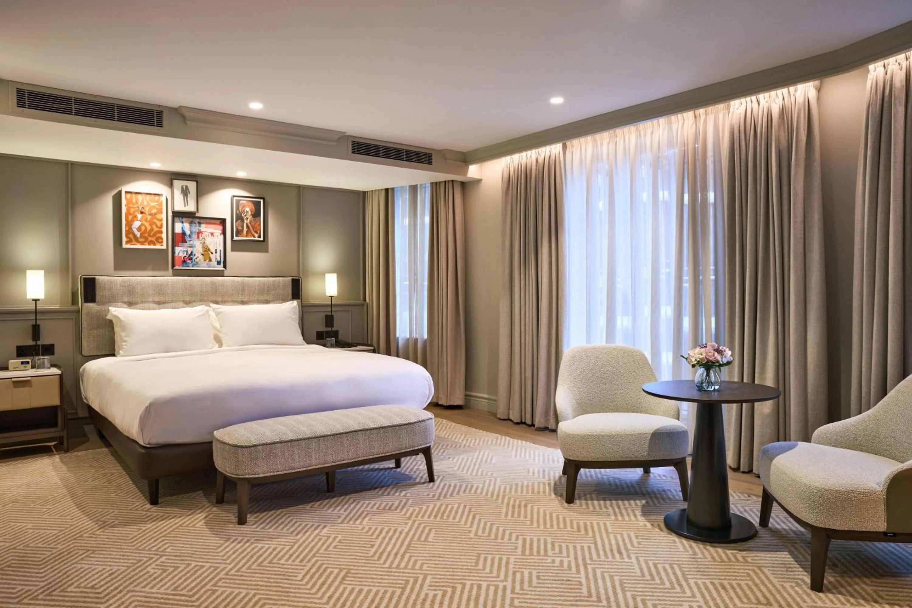 Photo of the whole room, Bed in Radisson Blu Hotel, London Bond Street