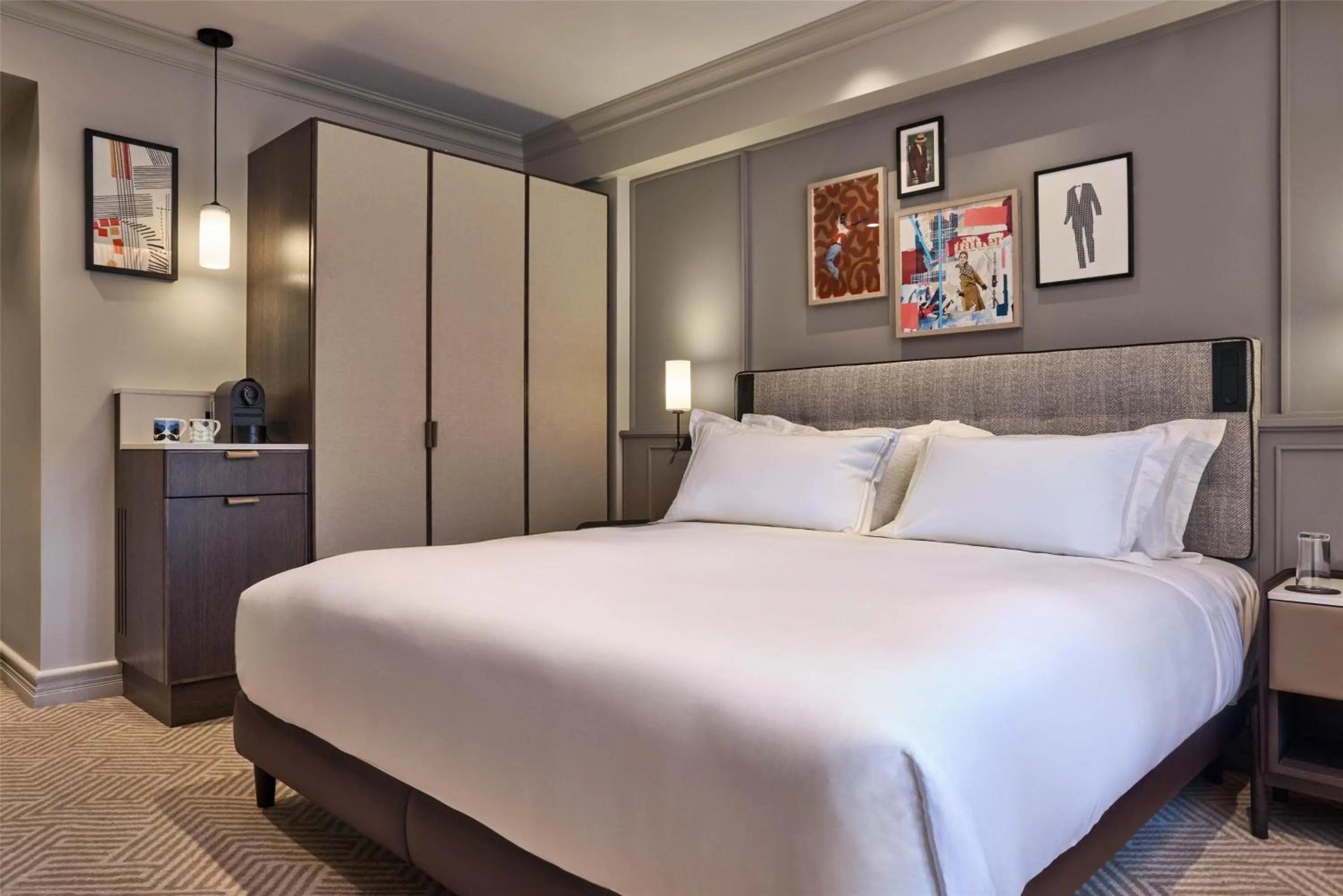 Bedroom, Bed in Radisson Blu Hotel, London Bond Street