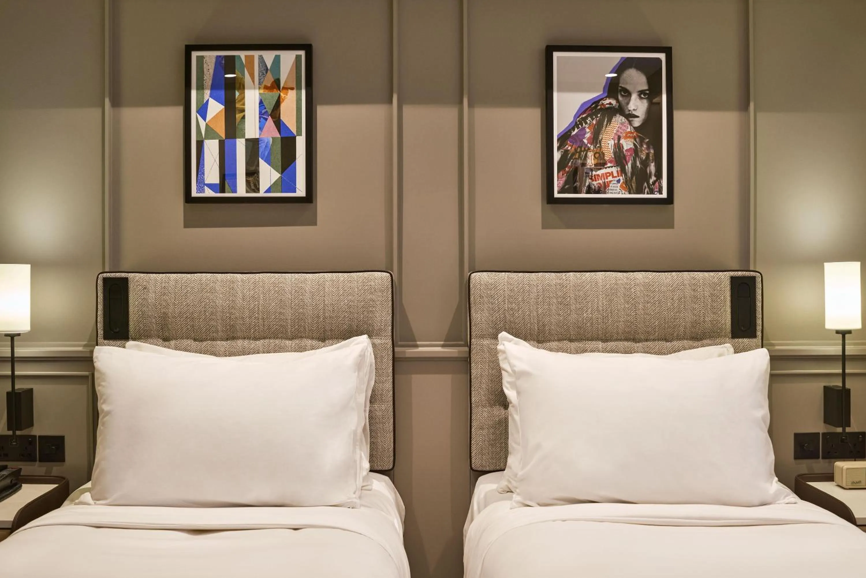 Bedroom, Bed in Radisson Blu Hotel, London Bond Street