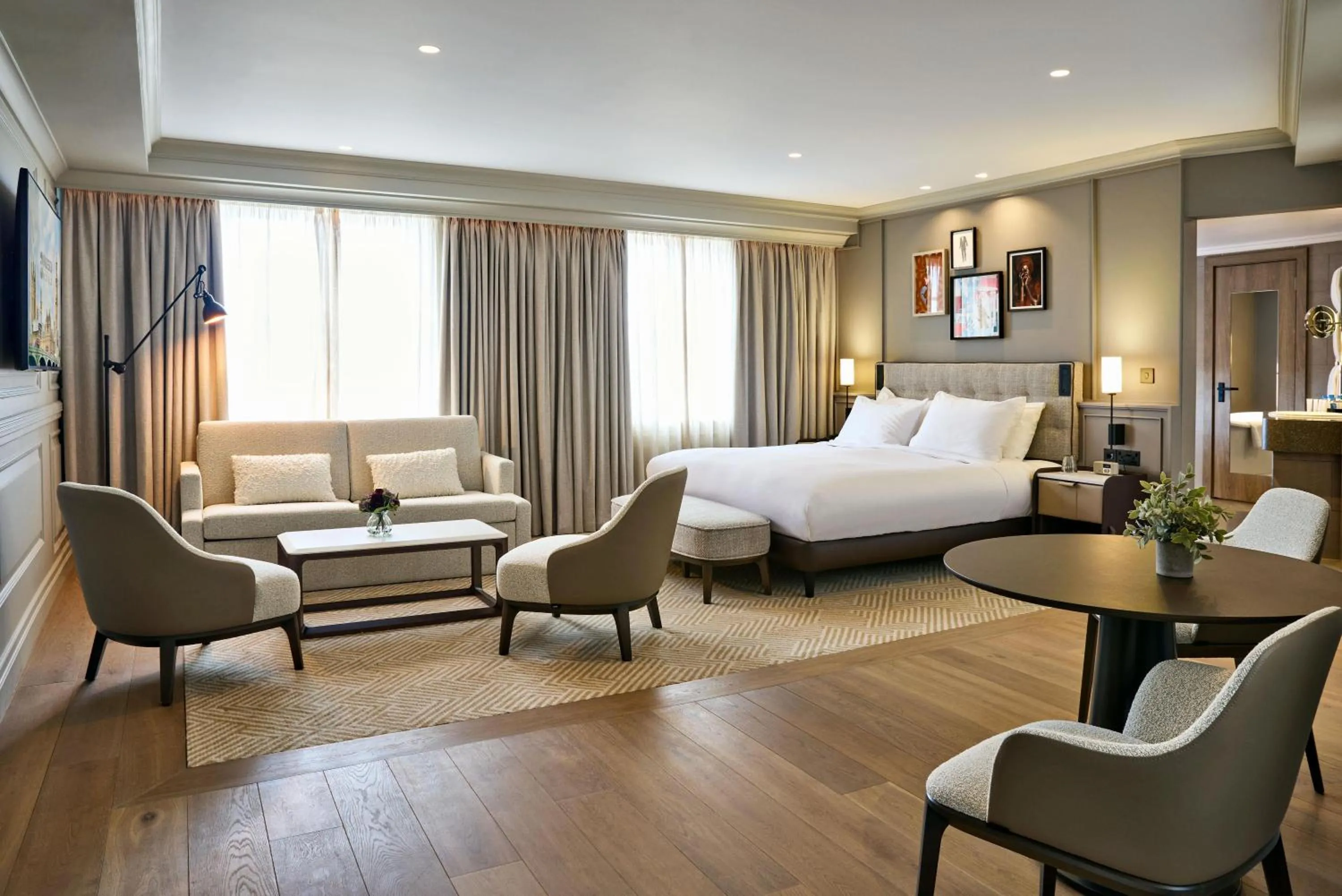 Photo of the whole room, Bed in Radisson Blu Hotel, London Bond Street