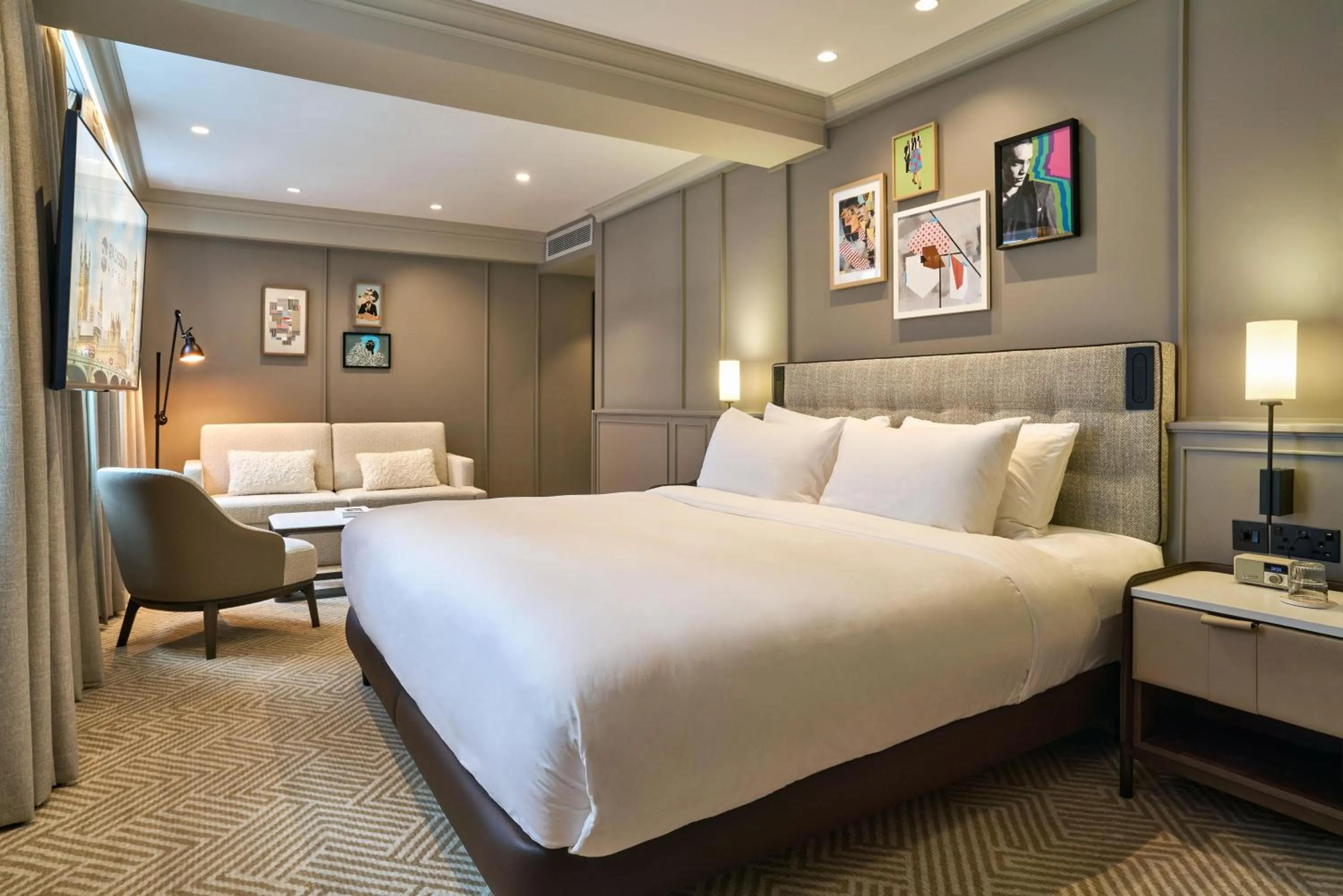 Bedroom, Bed in Radisson Blu Hotel, London Bond Street