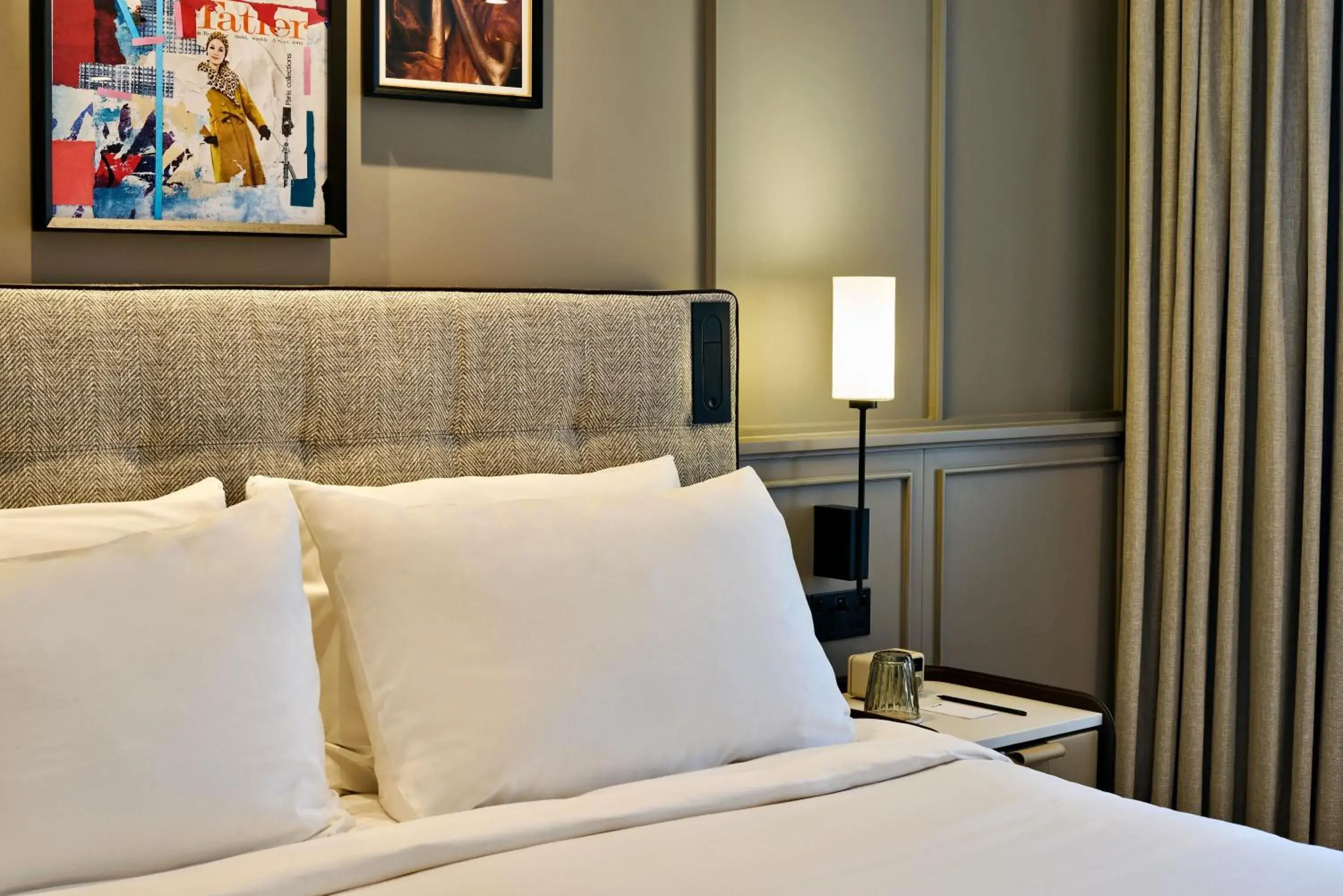 Photo of the whole room, Bed in Radisson Blu Hotel, London Bond Street Photo of the whole room, Bed in Radisson Blu Hotel, London Bond Street