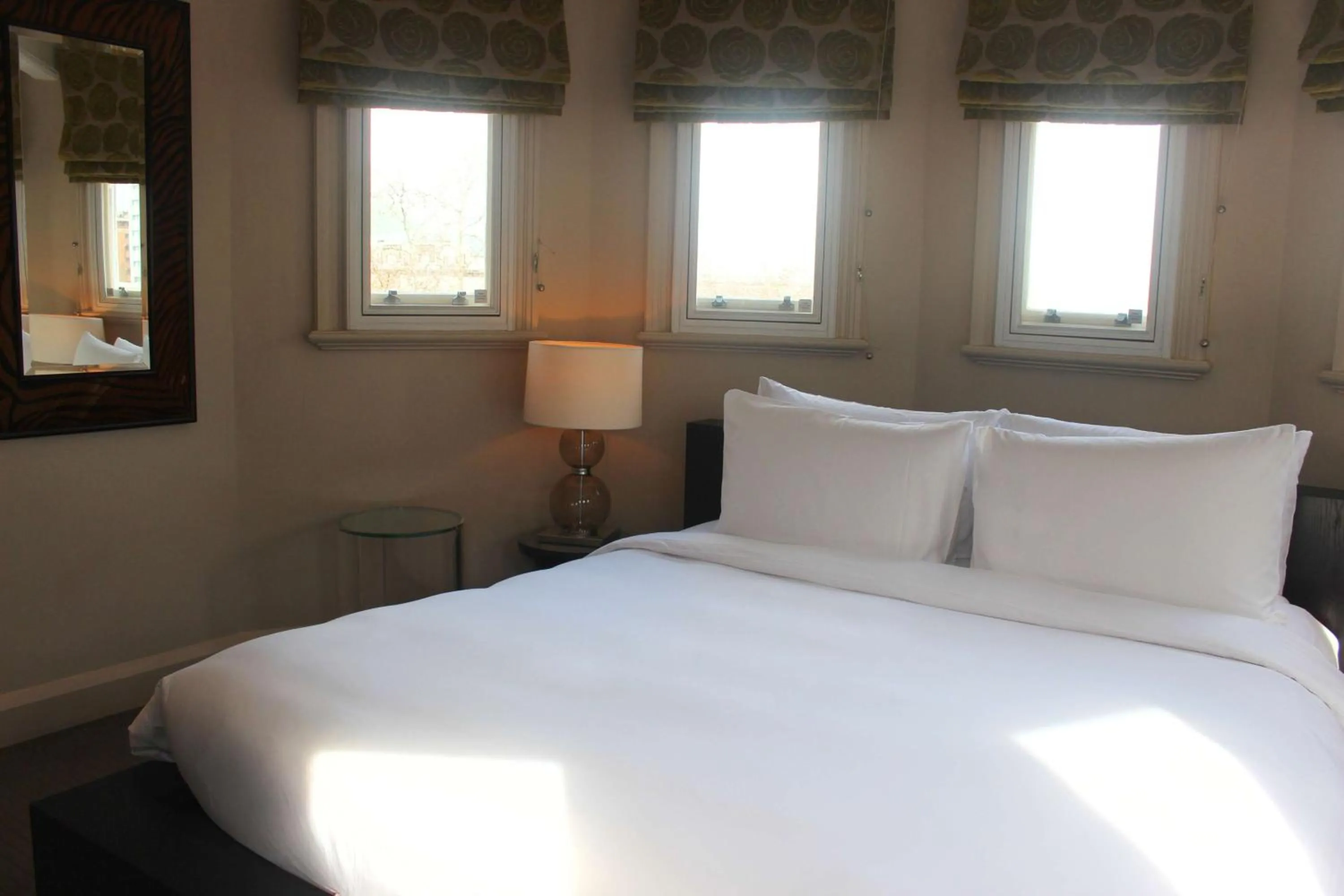 Photo of the whole room, Bed in Radisson Blu Hotel, London Tottenham Court Road