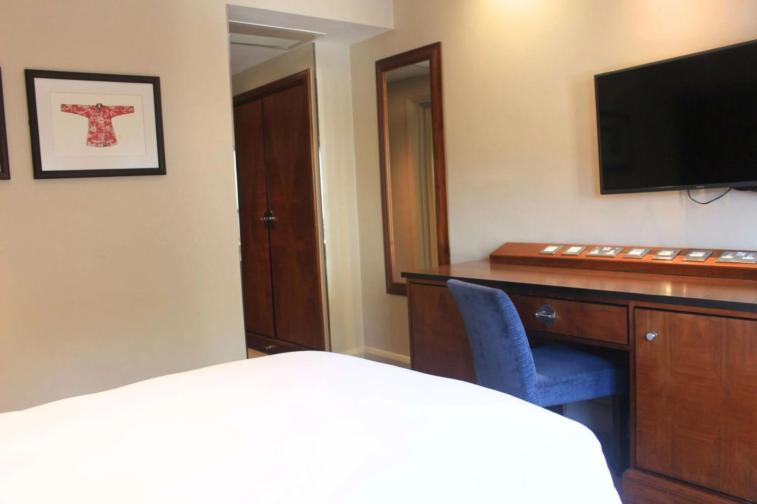 Bedroom, Bed in Radisson Blu Hotel, London Tottenham Court Road