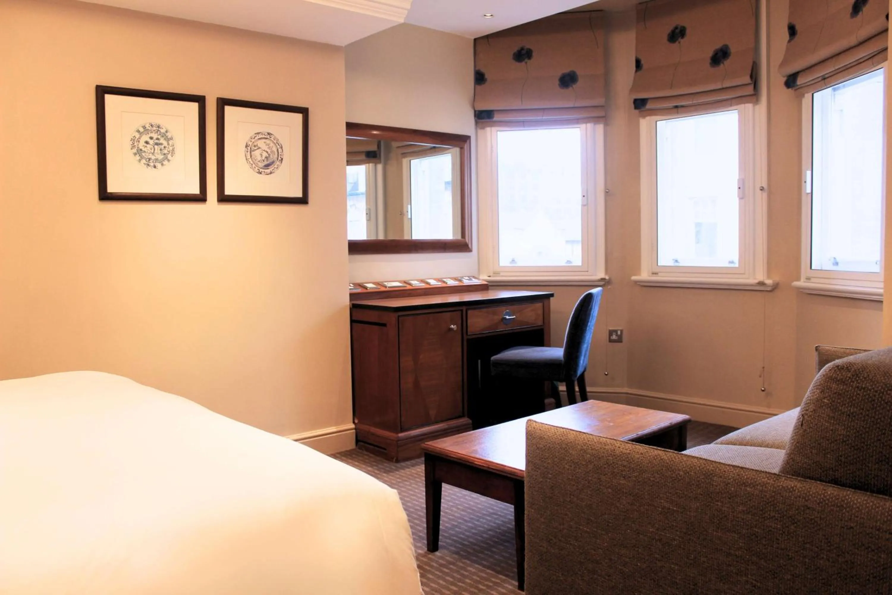 Bedroom, Bed in Radisson Blu Hotel, London Tottenham Court Road