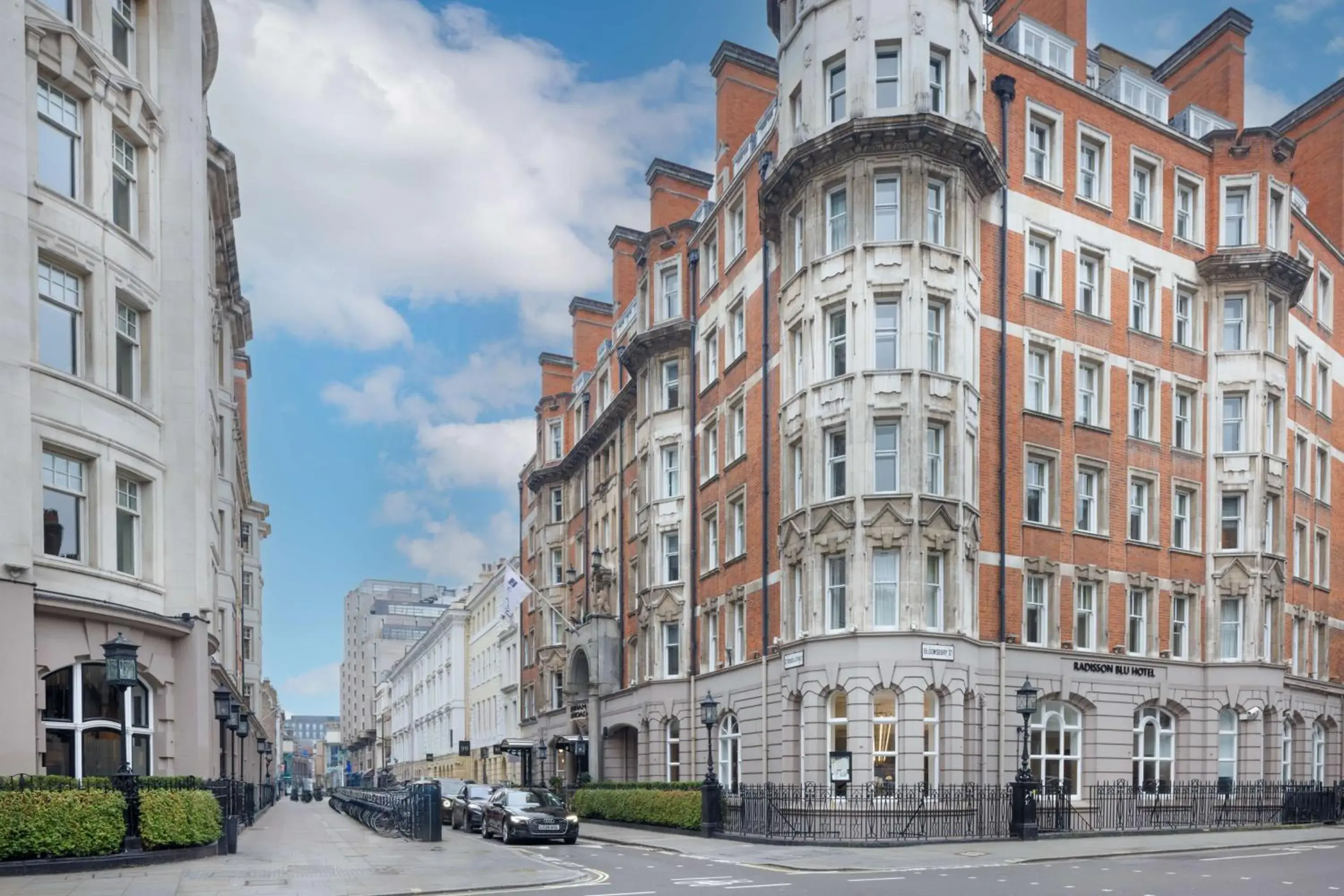 Property building in Radisson Blu Hotel, London Tottenham Court Road Property building in Radisson Blu Hotel, London Tottenham Court Road