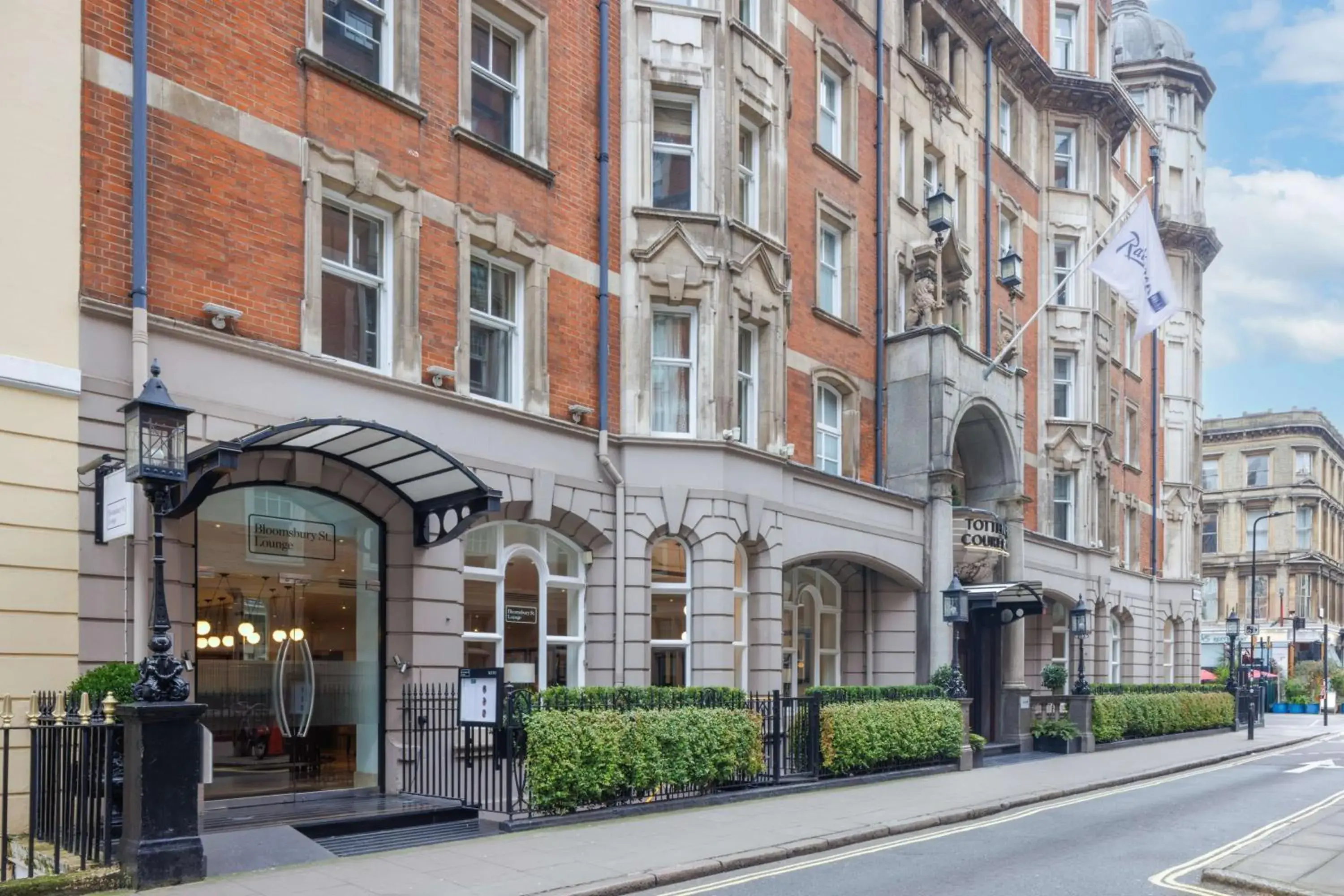 Property building in Radisson Blu Hotel, London Tottenham Court Road Property building in Radisson Blu Hotel, London Tottenham Court Road