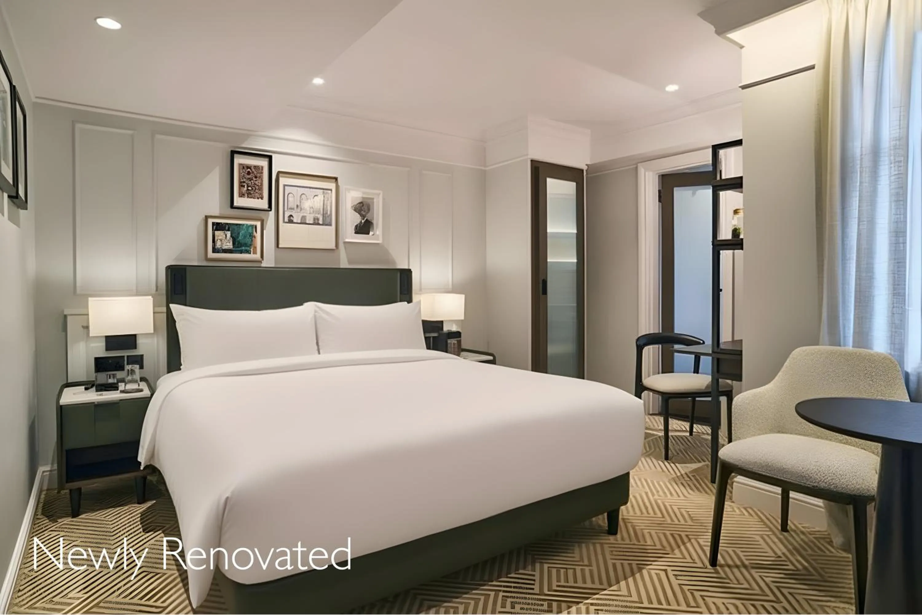 Bedroom, Bed in Radisson Blu Hotel, London Bloomsbury