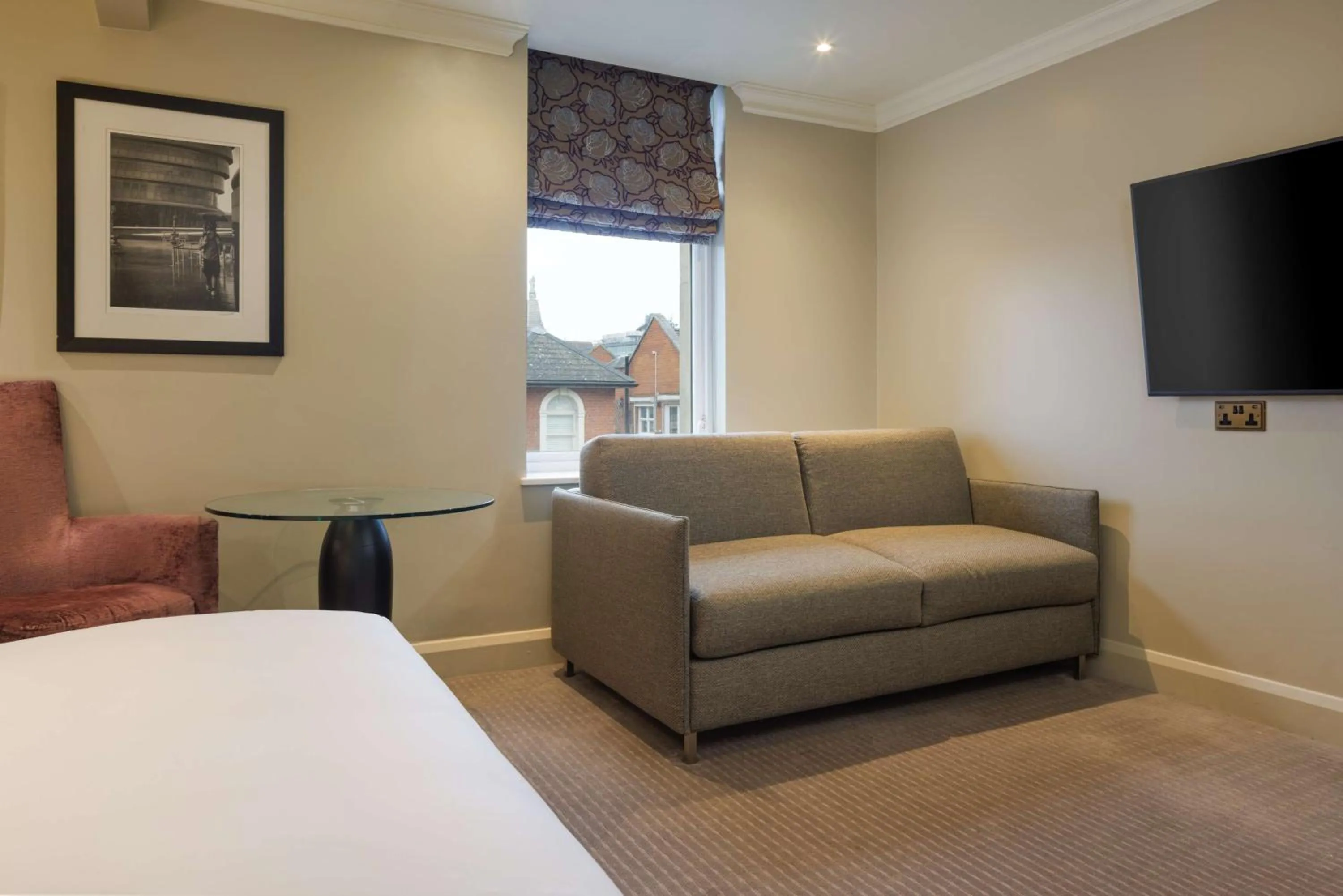 Bedroom, Bed in Radisson Blu Hotel, London Bloomsbury