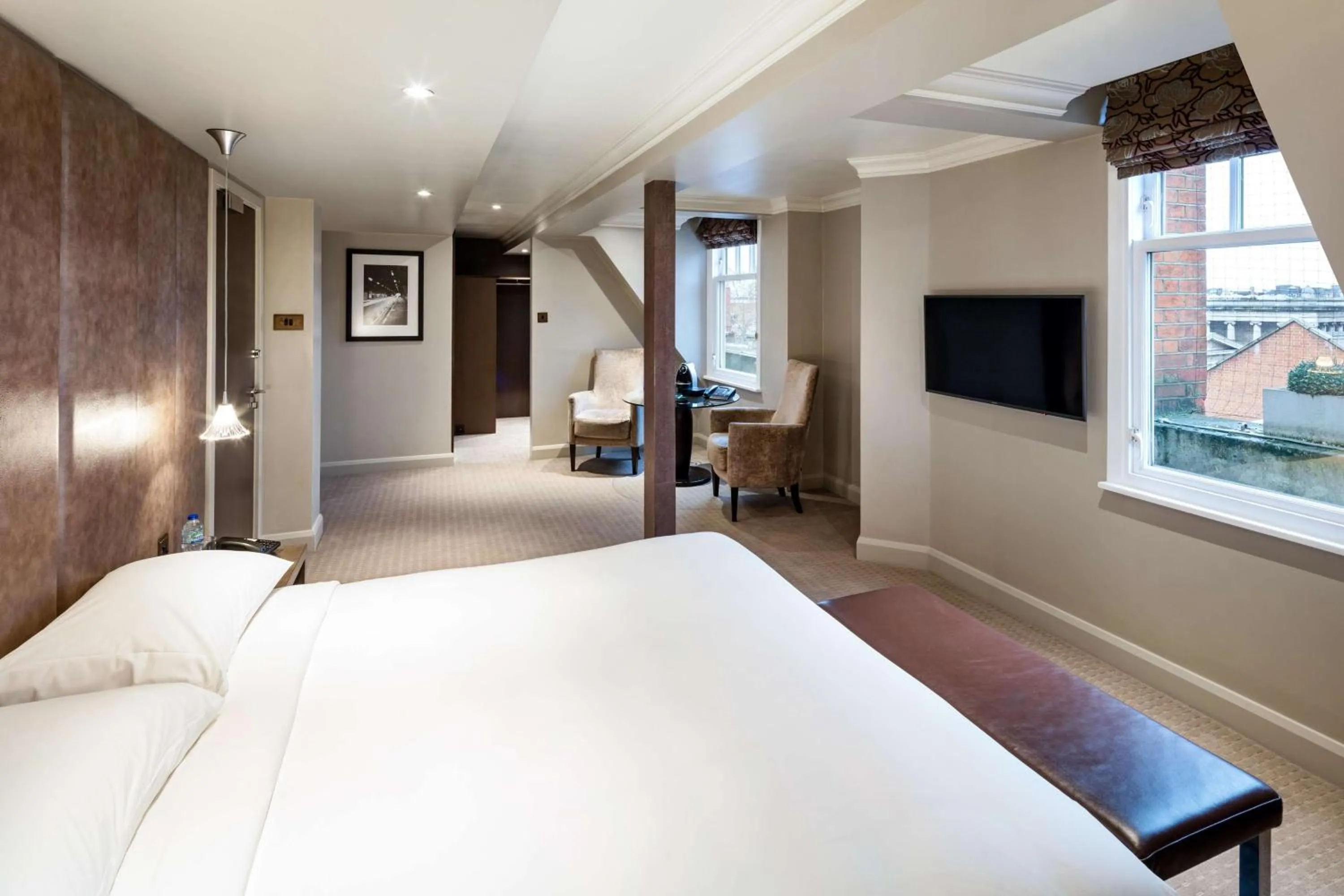 Bedroom, Bed in Radisson Blu Hotel, London Bloomsbury