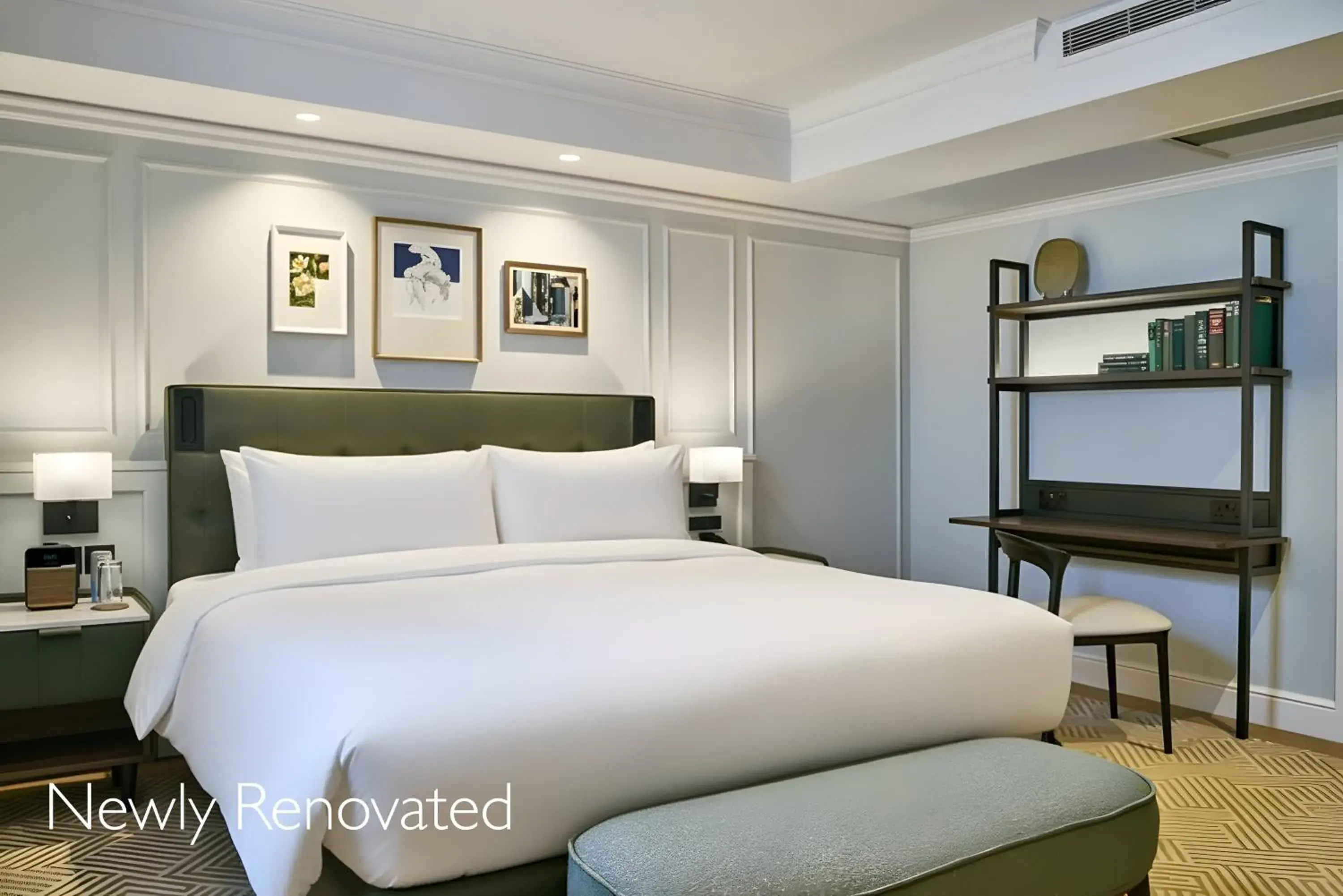 Bedroom, Bed in Radisson Blu Hotel, London Bloomsbury Bedroom, Bed in Radisson Blu Hotel, London Bloomsbury