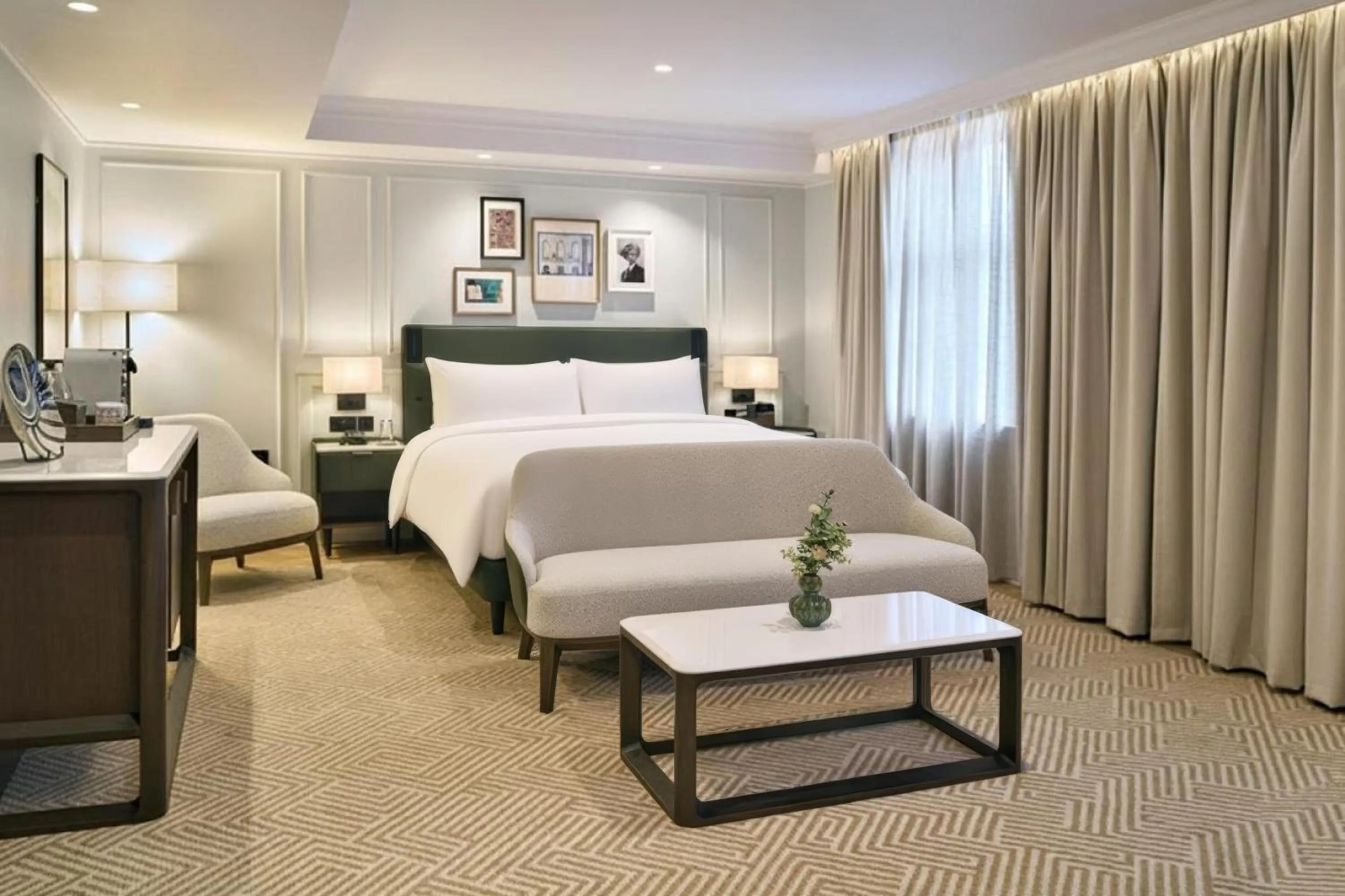 Photo of the whole room, Bed in Radisson Blu Hotel, London Bloomsbury