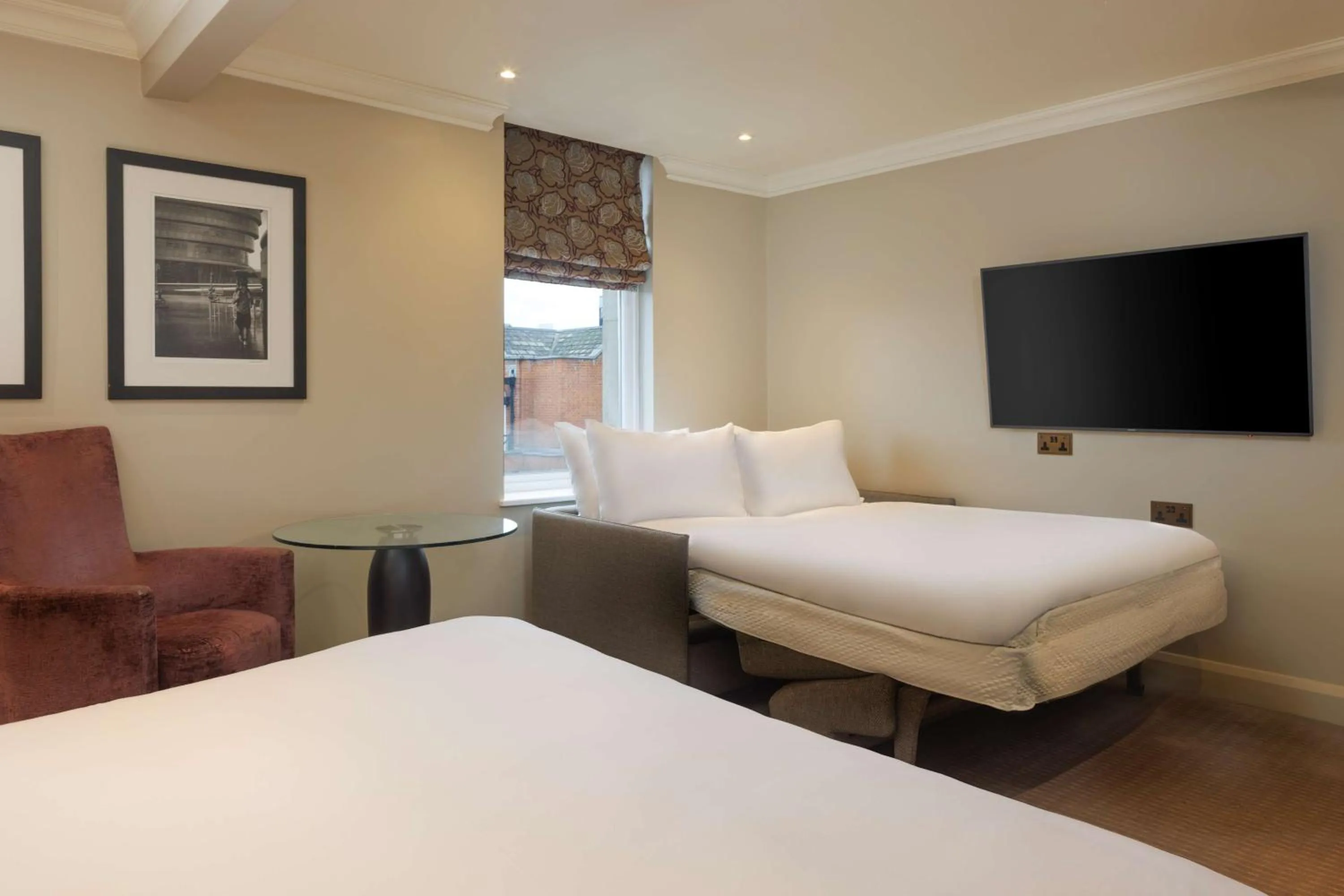 Bedroom, Bed in Radisson Blu Hotel, London Bloomsbury