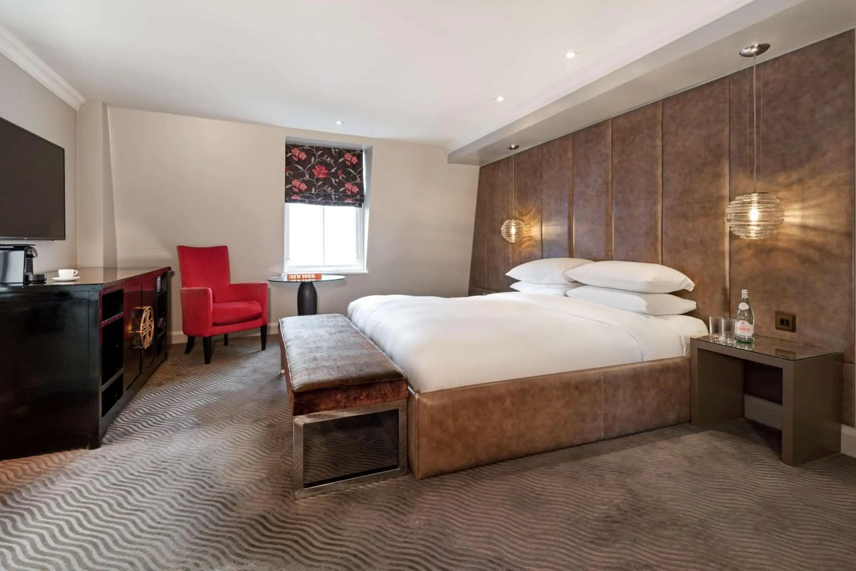 Bedroom, Bed in Radisson Blu Hotel, London Bloomsbury Bedroom, Bed in Radisson Blu Hotel, London Bloomsbury