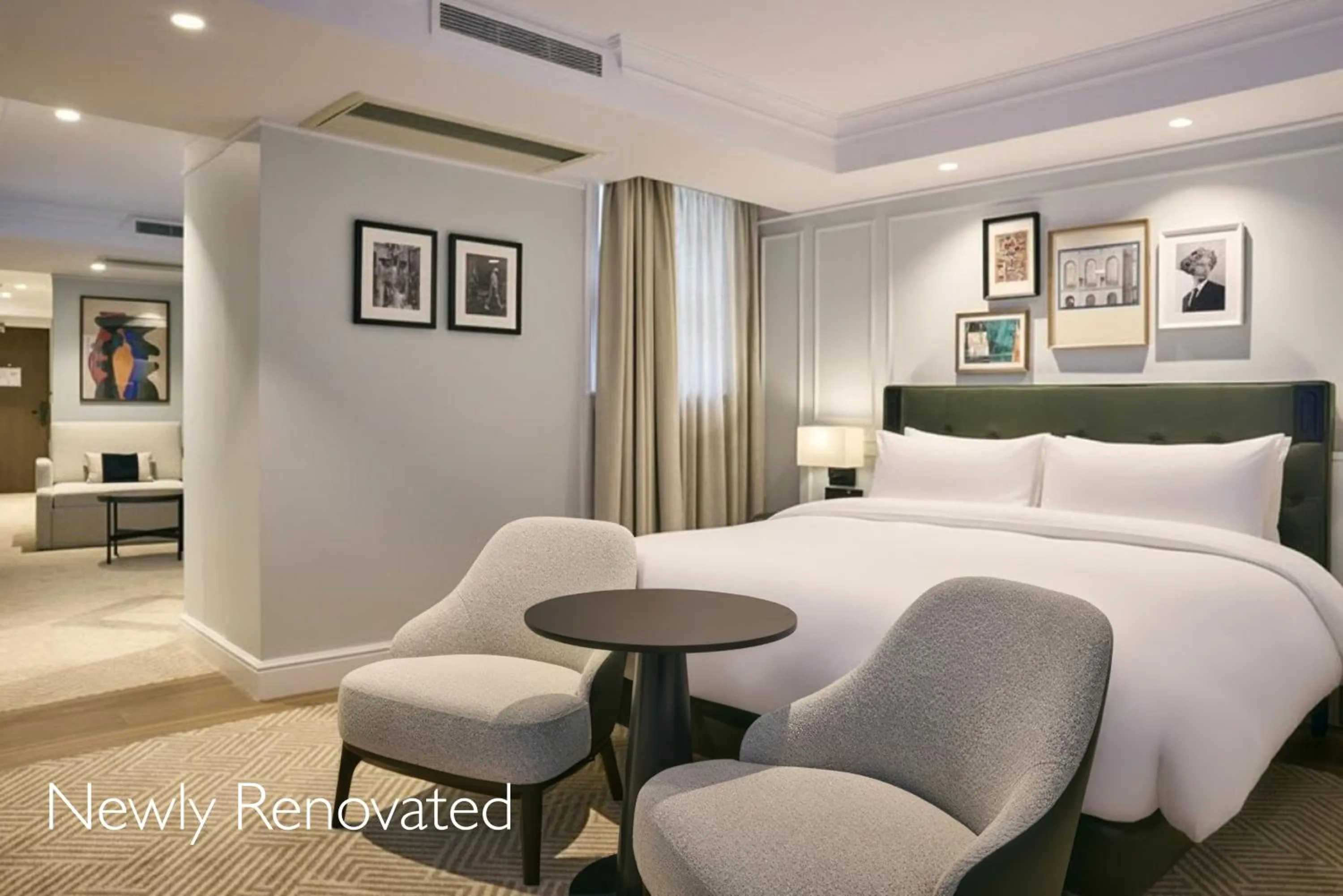 Bedroom, Bed in Radisson Blu Hotel, London Bloomsbury