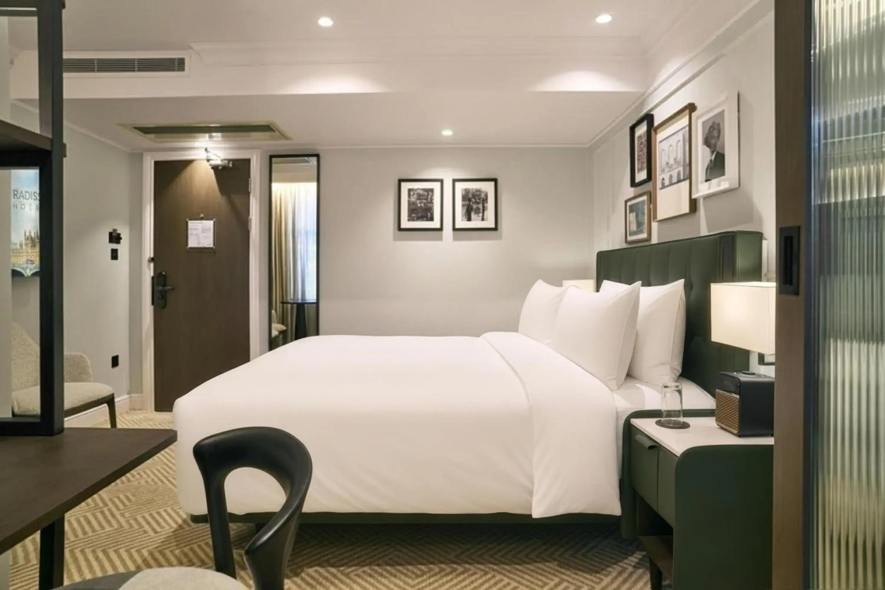 Bedroom, Bed in Radisson Blu Hotel, London Bloomsbury Bedroom, Bed in Radisson Blu Hotel, London Bloomsbury