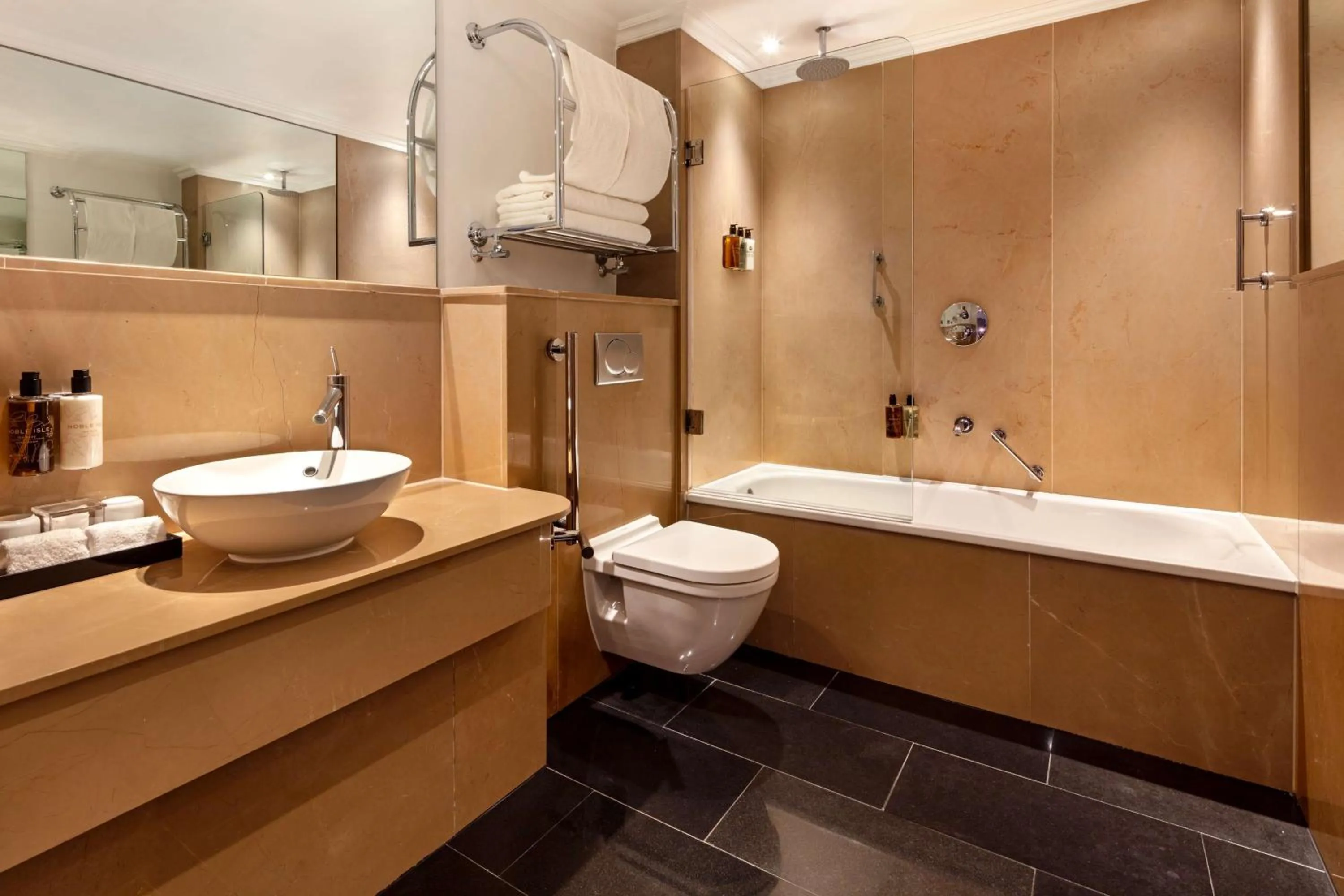 Bathroom in Radisson Blu Hotel, London Bloomsbury