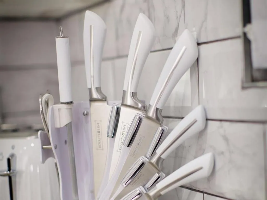 Kitchen or kitchenette in Shaftesbury Apartment