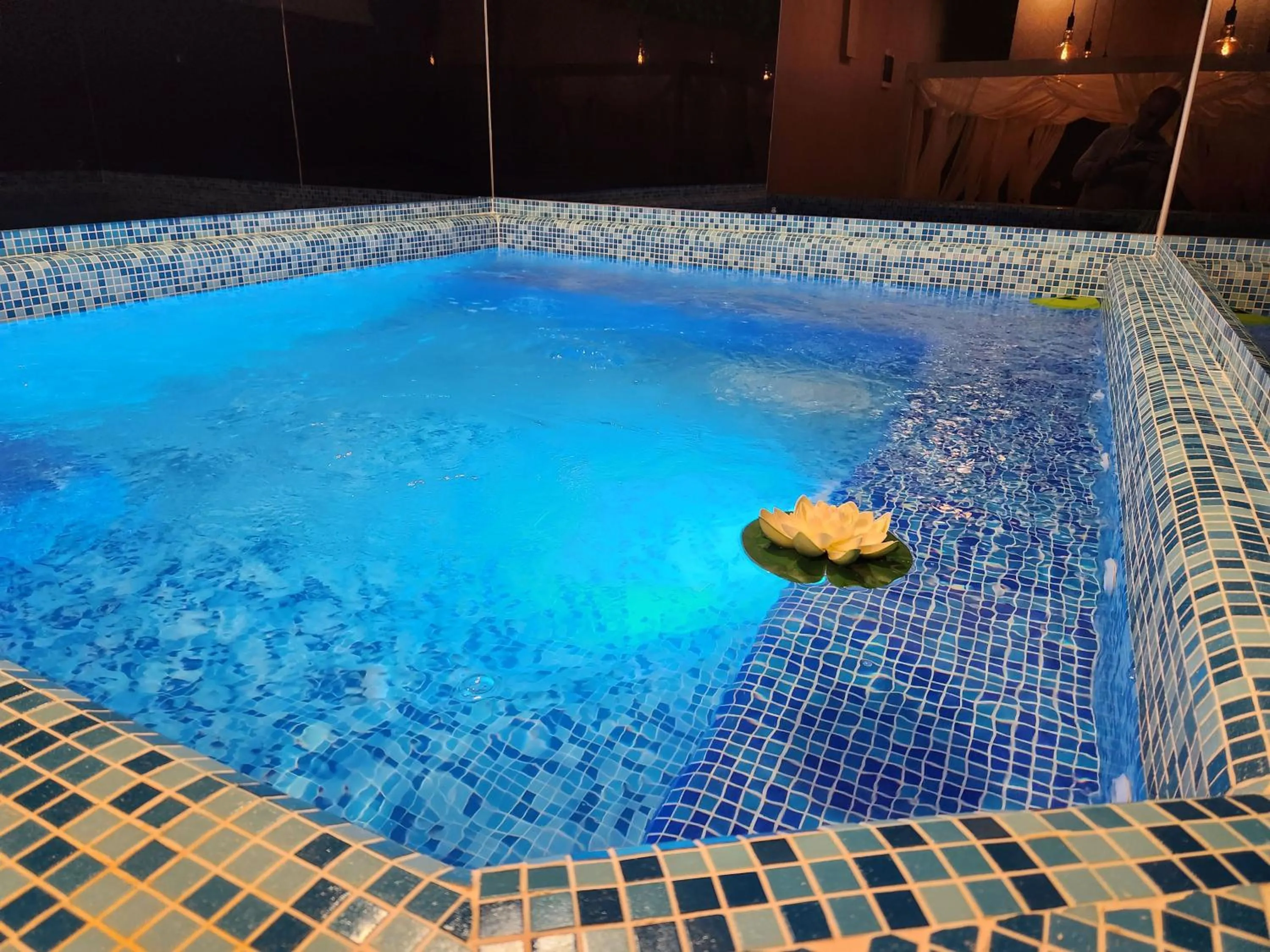 Hot Tub in Hotel Central Point