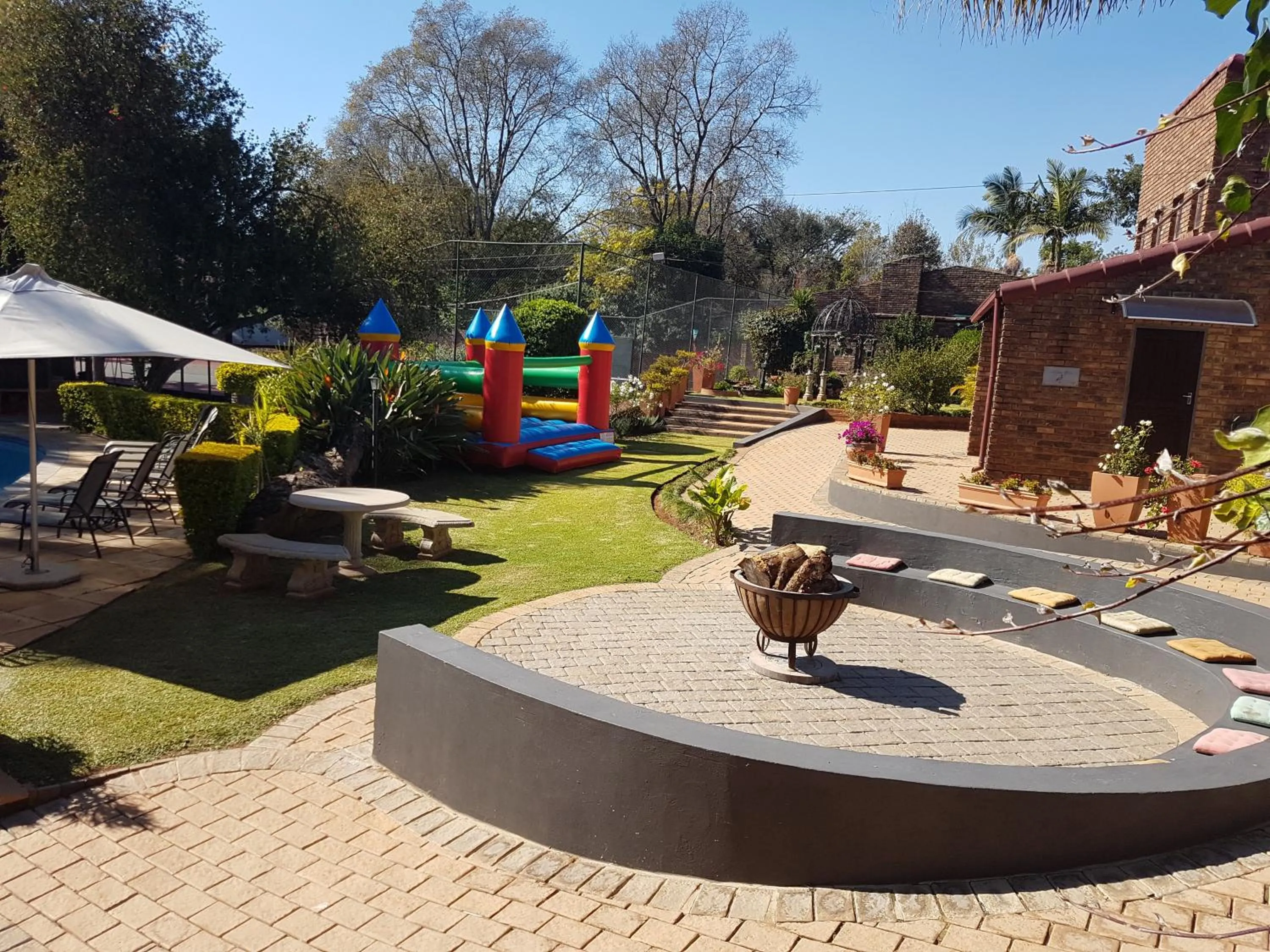 BBQ facilities in Cornerstone Guest Lodge