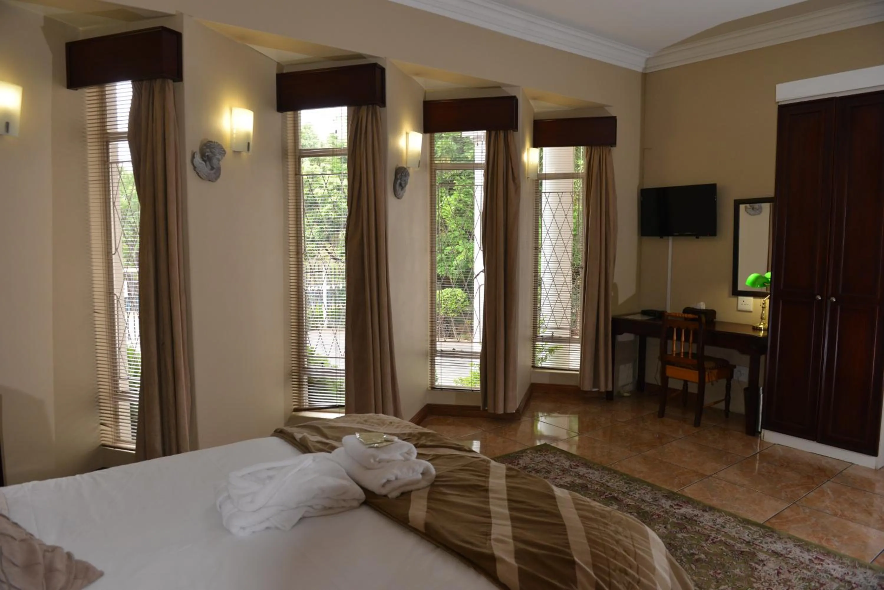 Bedroom, Bed in Cornerstone Guest Lodge