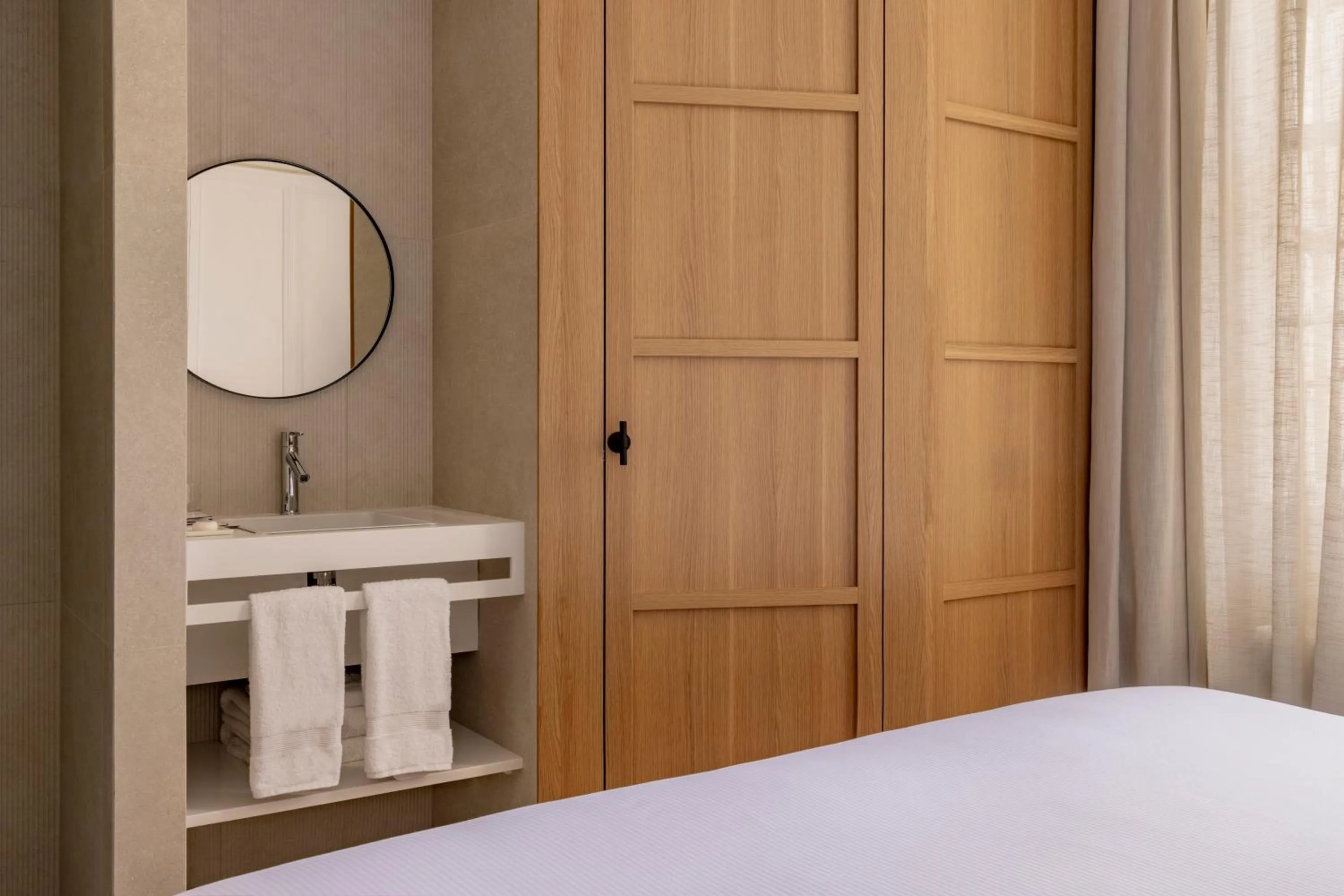 Bathroom, Bed in The Caesar Hotel