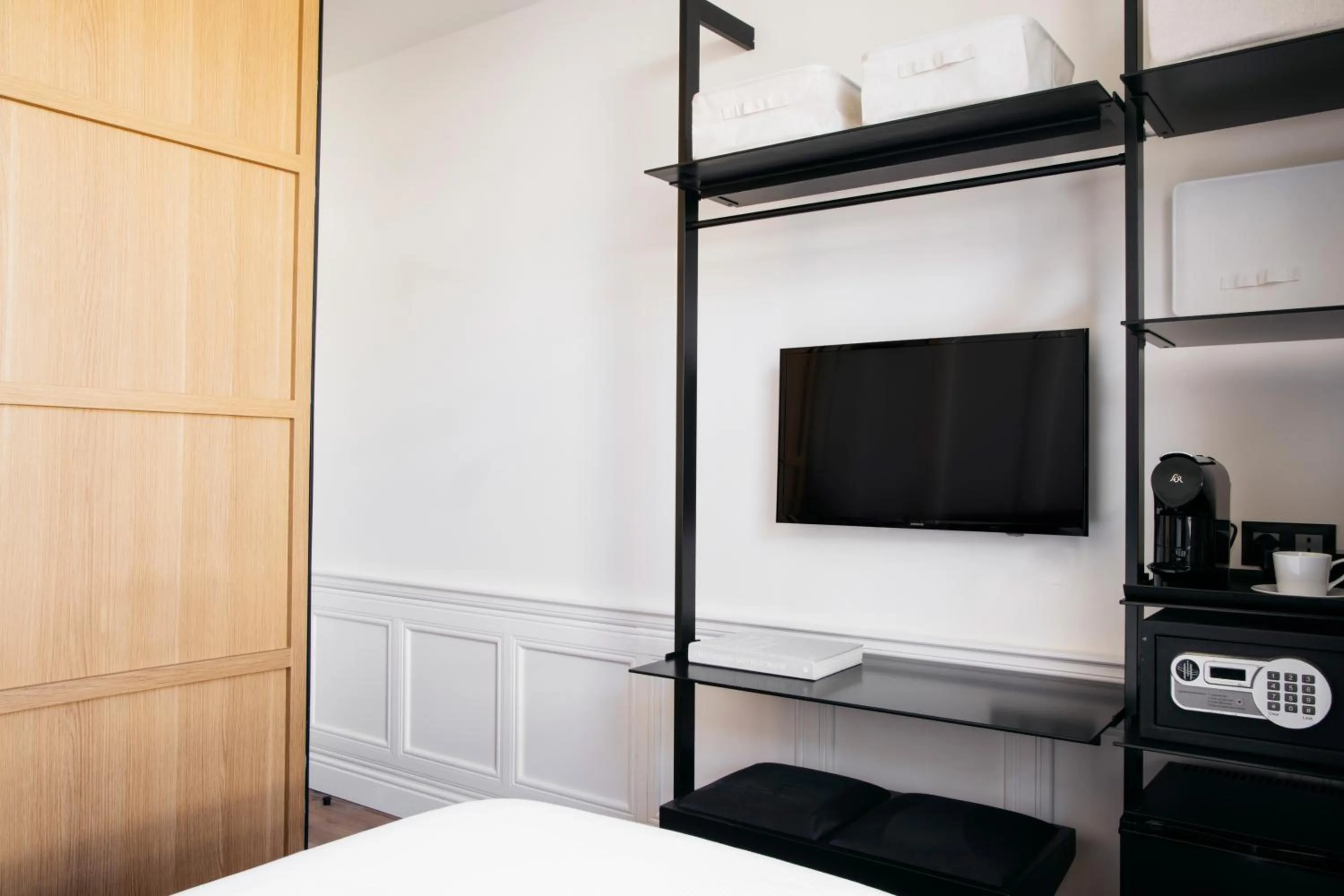 TV and multimedia, Bed in The Caesar Hotel